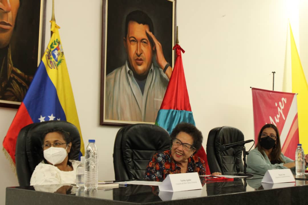En este momento estás viendo Pueblo mujer celebró con alegría aniversario por el 68 cumpleaños de Chávez