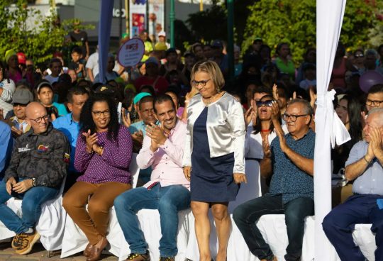 Lee más sobre el artículo Consejo Legislativo del estado La Guaira otorgó la Orden Manuela Sáenz Libertadora del Libertador a ministra para la Mujer, Diva Guzmán