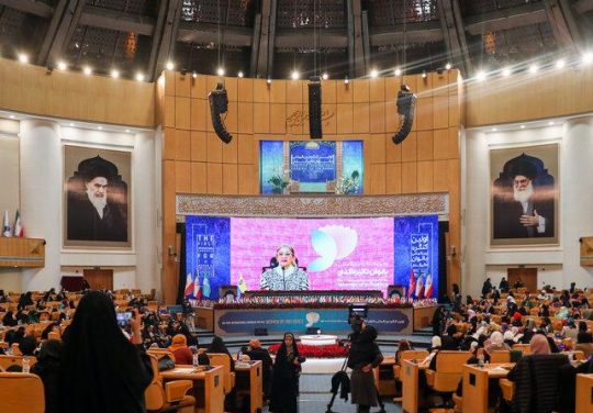 En este momento estás viendo Participación de la primera Combatiente Cilia Flores en en Congreso de Mujeres Influyentes de Teherán 