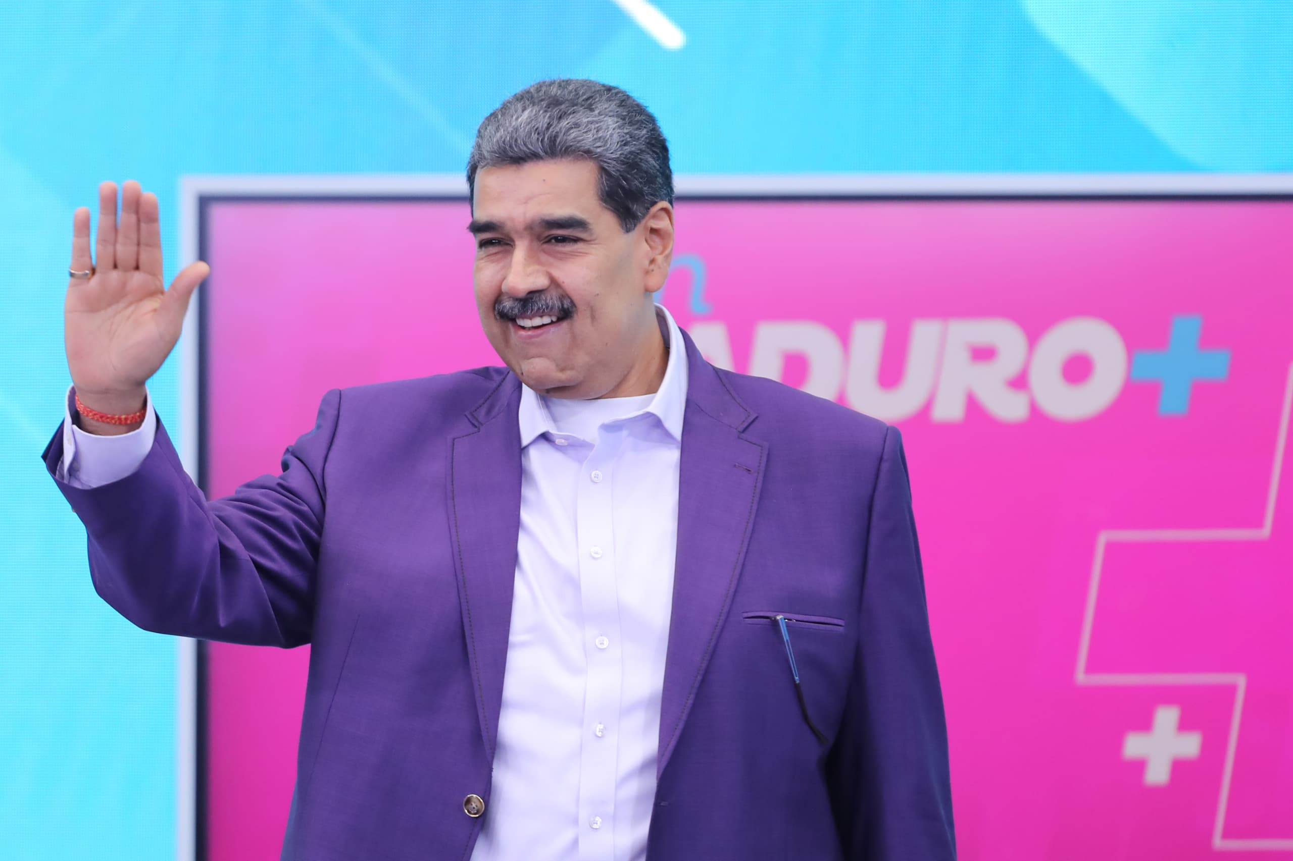 En este momento estás viendo Presidente Maduro juramentó a los nuevos ministros del país