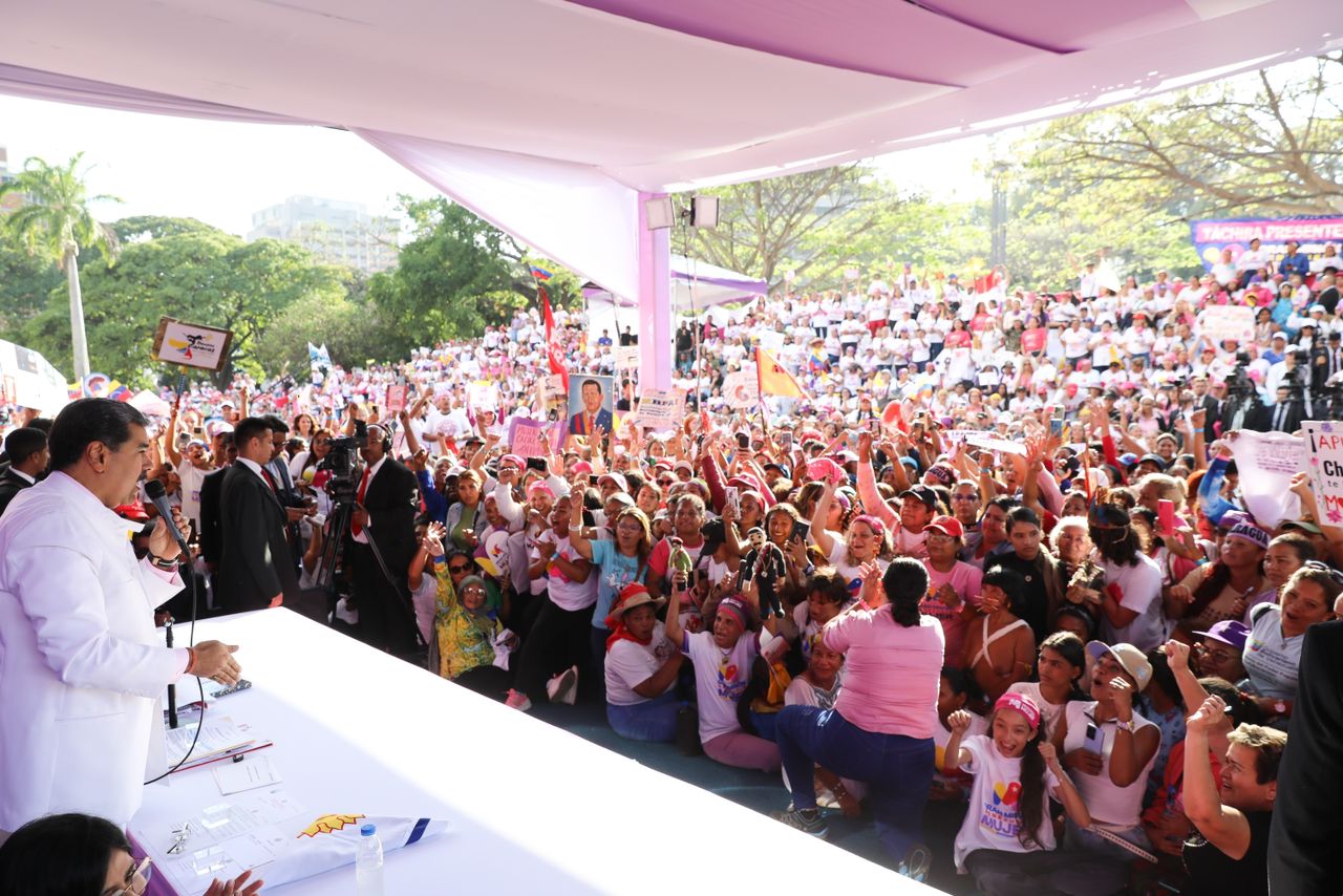 En este momento estás viendo Presidente Maduro anuncia la creación del Gran Movimiento de Movimientos de Mujeres “Josefa Joaquina Sánchez»