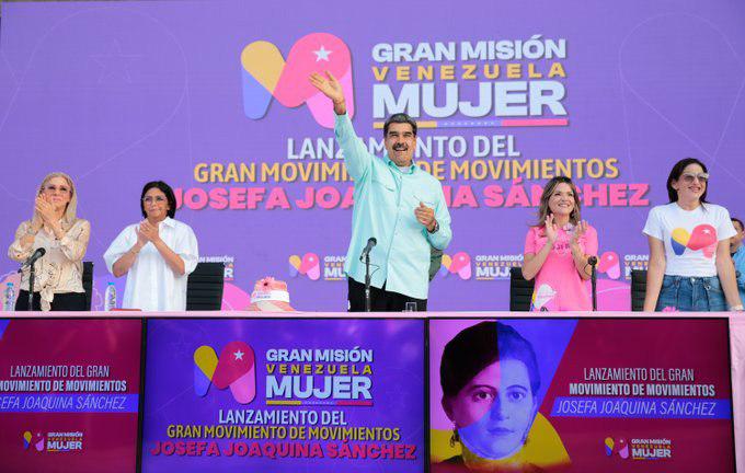 En este momento estás viendo Presidente Maduro juramenta el Gran Movimiento de Movimientos Josefa Joaquina Sánchez