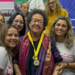 Frente Bicentenario de Mujeres 200 rinde homenaje a María León