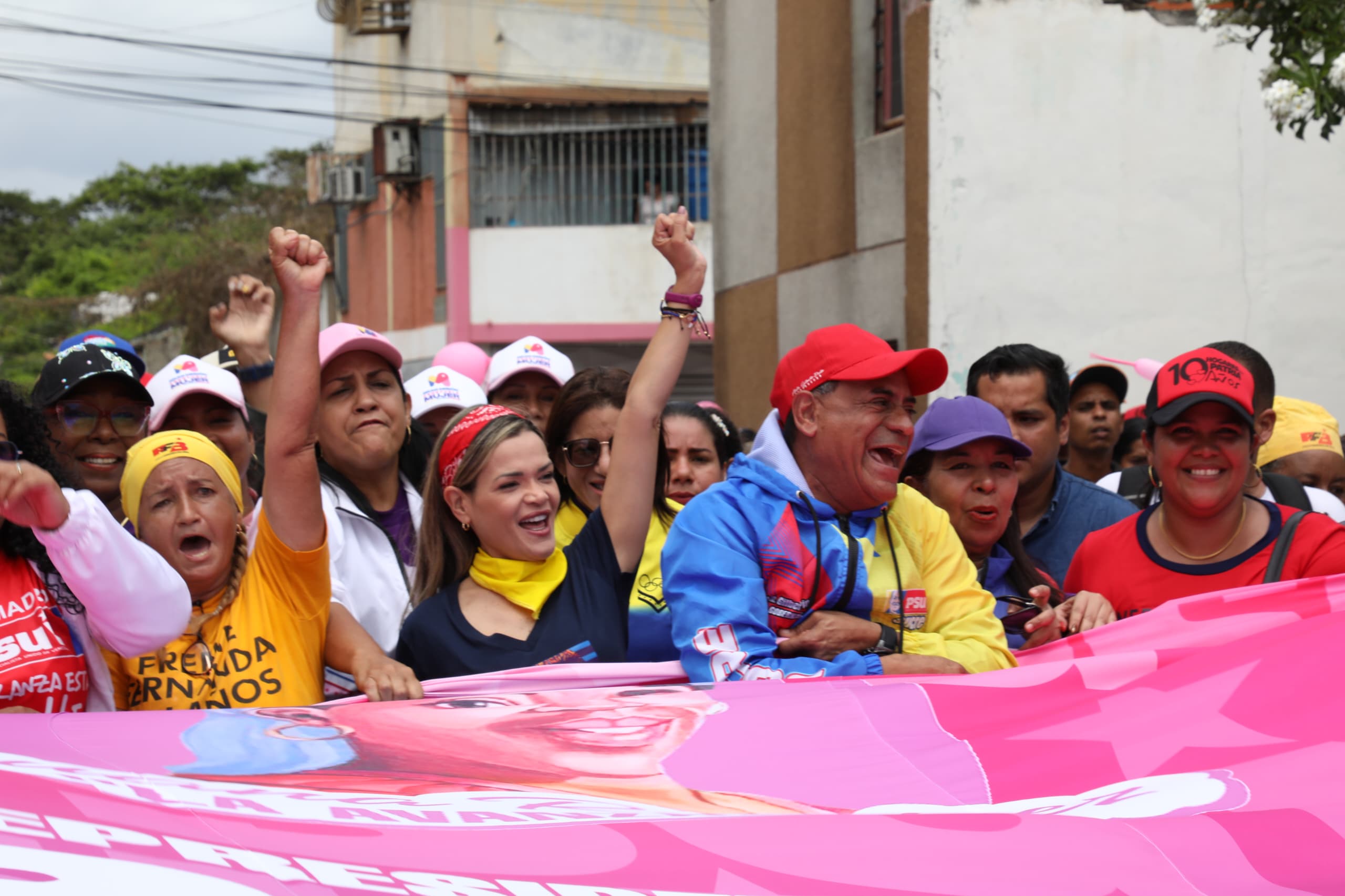 En este momento estás viendo Más de 6 mil mujeres marcharon contra el imperialismo en Sucre