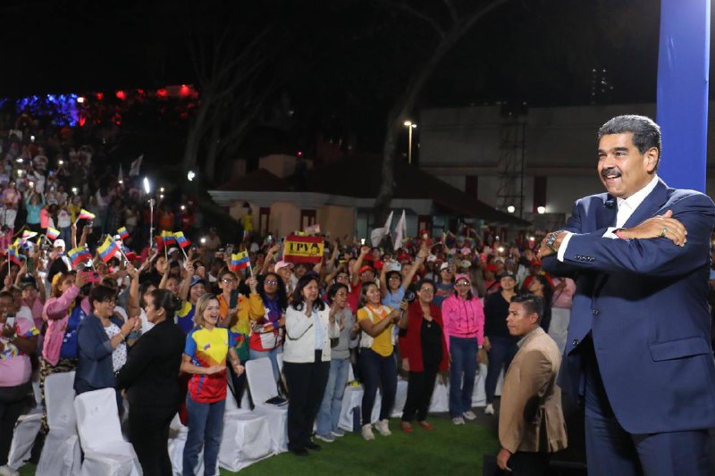 En este momento estás viendo Presidente Nicolás Maduro: “La mujer venezolana debe levantar la bandera de la paz”