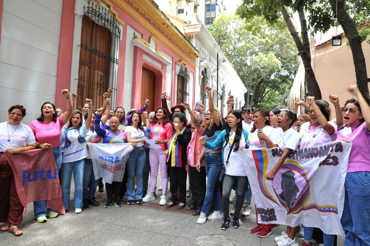 En este momento estás viendo Mujeres patriotas se pronuncian en defensa de los derechos humanos y la soberanía de Venezuela