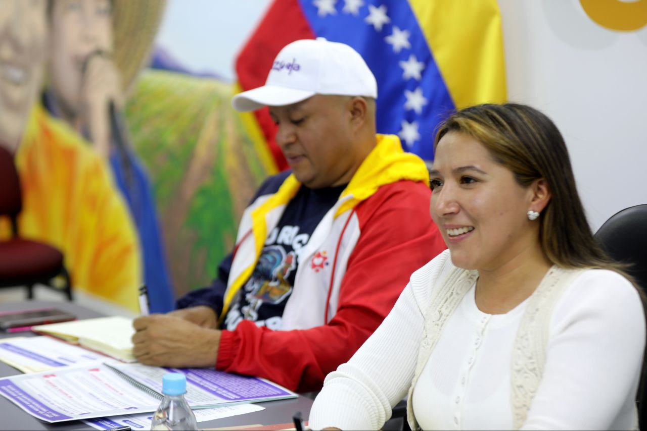 En este momento estás viendo Comuna o Nada: Carrillo y Prado reafirman el legado de Chávez en la Gran Misión Venezuela Mujer