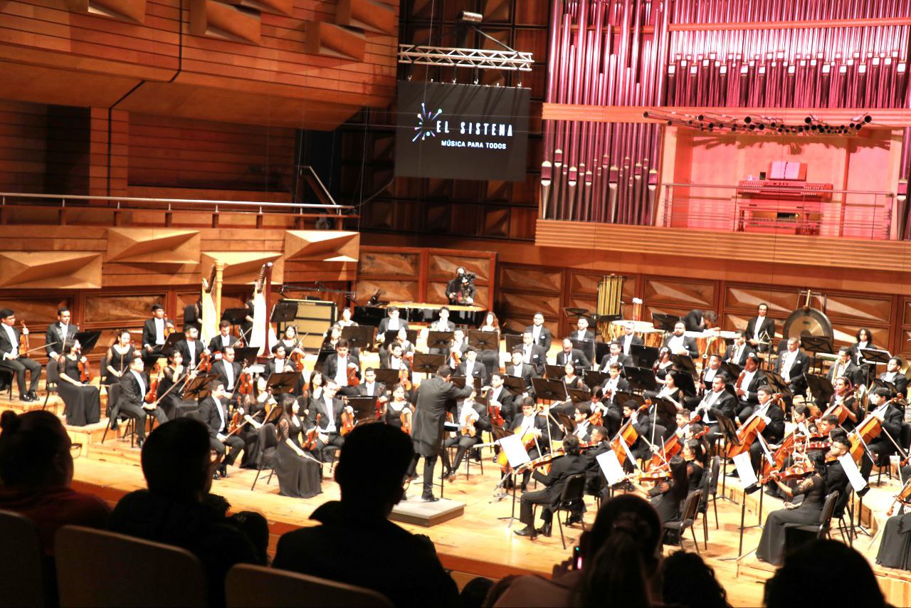 Lee más sobre el artículo Gran Misión Venezuela Mujer conmemora el Mes Rosa con concierto sinfónico Rosa