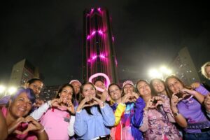 Lee más sobre el artículo Torres de Parque Central conmemoran a sobrevivientes de cáncer de mama