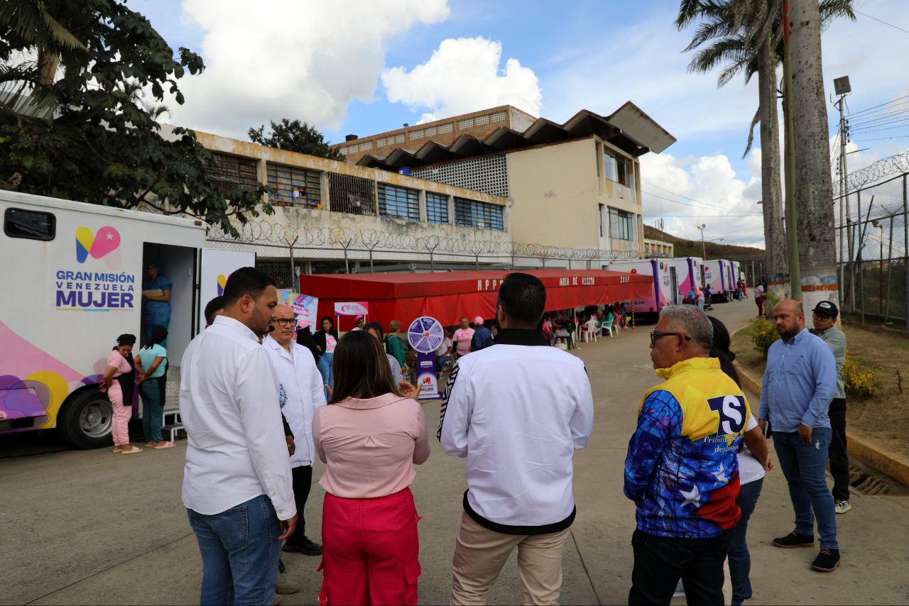 Lee más sobre el artículo Gran Misión Venezuela Mujer y TSJ atienden a mujeres privadas de libertad en el Inof