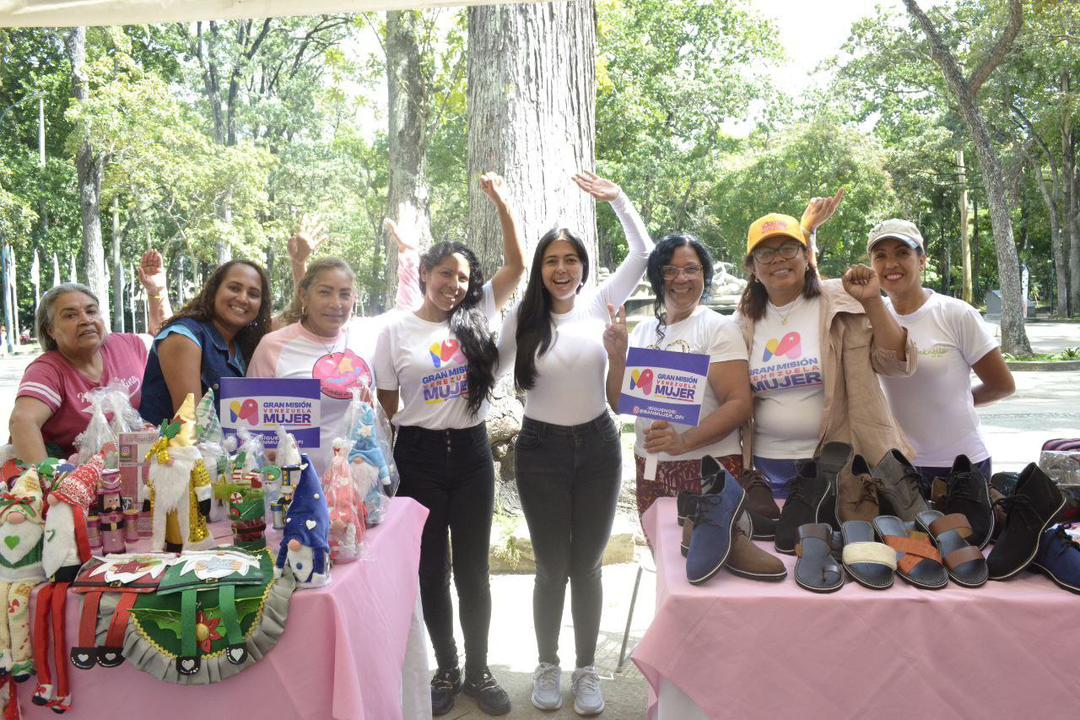 En este momento estás viendo Emprendedoras de BanMujer muestran sus productos en feria organizada en Parque Los Caobos