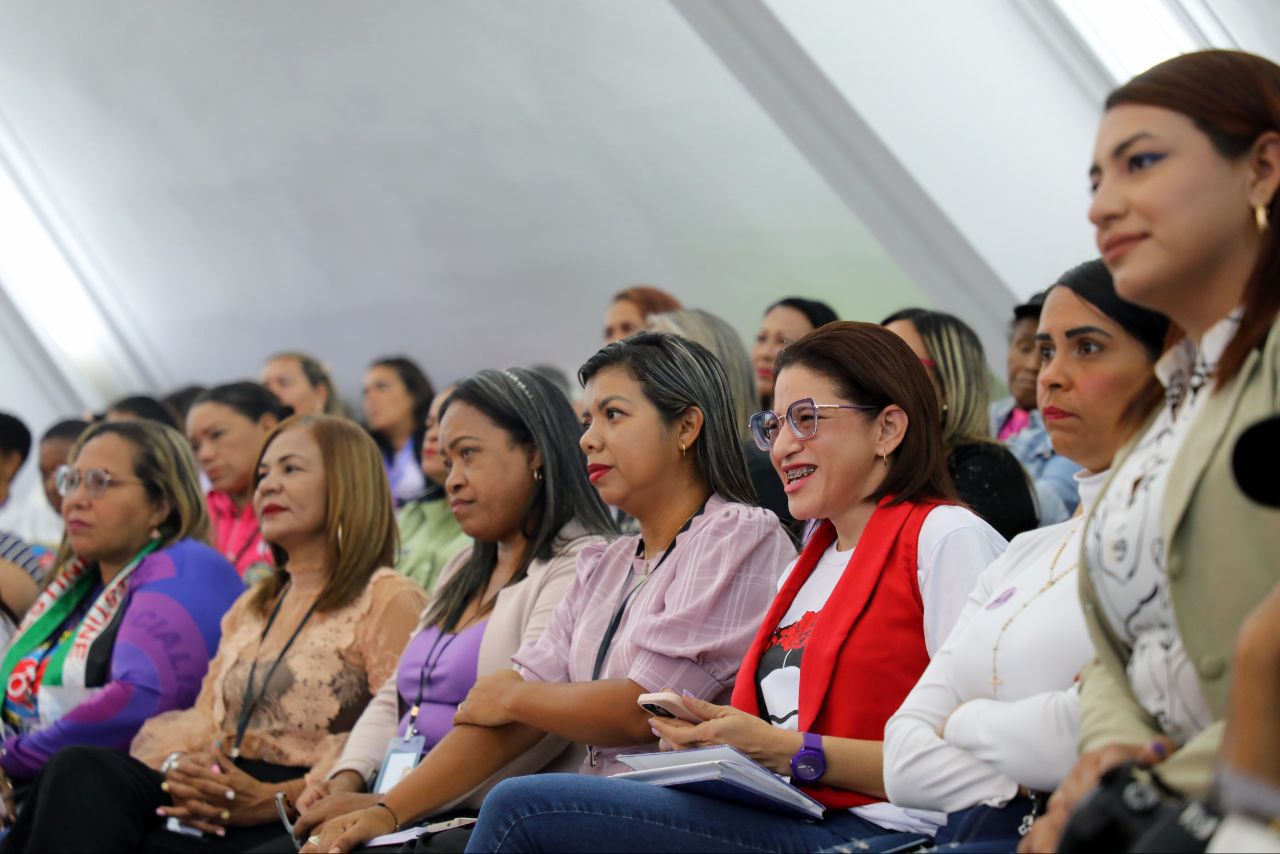 Lee más sobre el artículo Mujeres venezolanas alzan su voz por una justicia más equitativa y cercana 