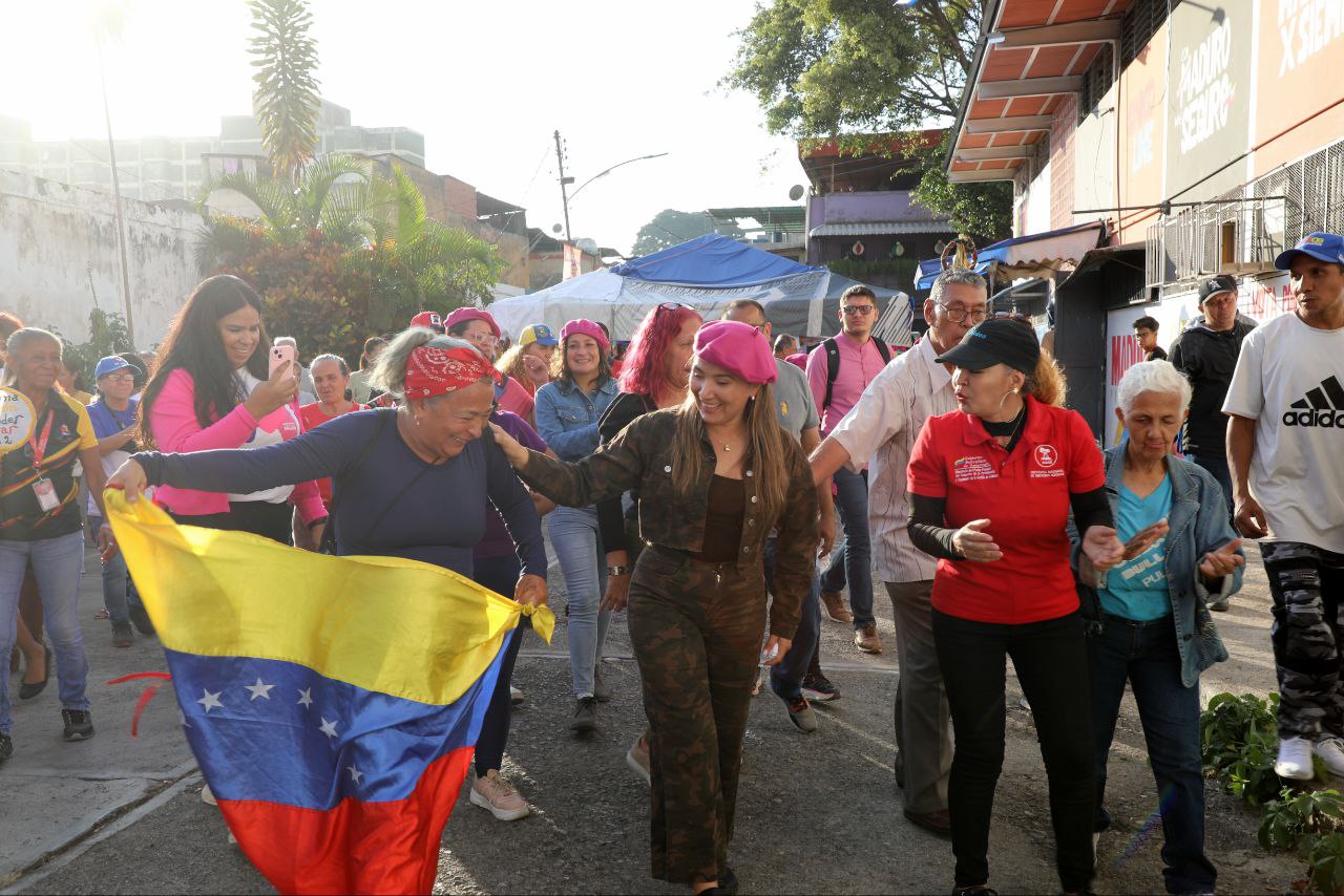 En este momento estás viendo Ministra Jhoanna Carrillo visitó comuna Explosión del Poder Popular en parroquia Sucre de Caracas