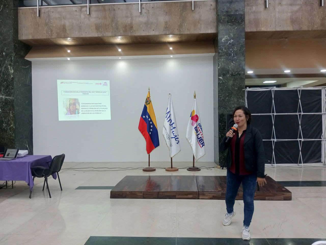 En este momento estás viendo Femsur presentó ponencia sobre políticas públicas a trabajadores de la OAC del Ministerio