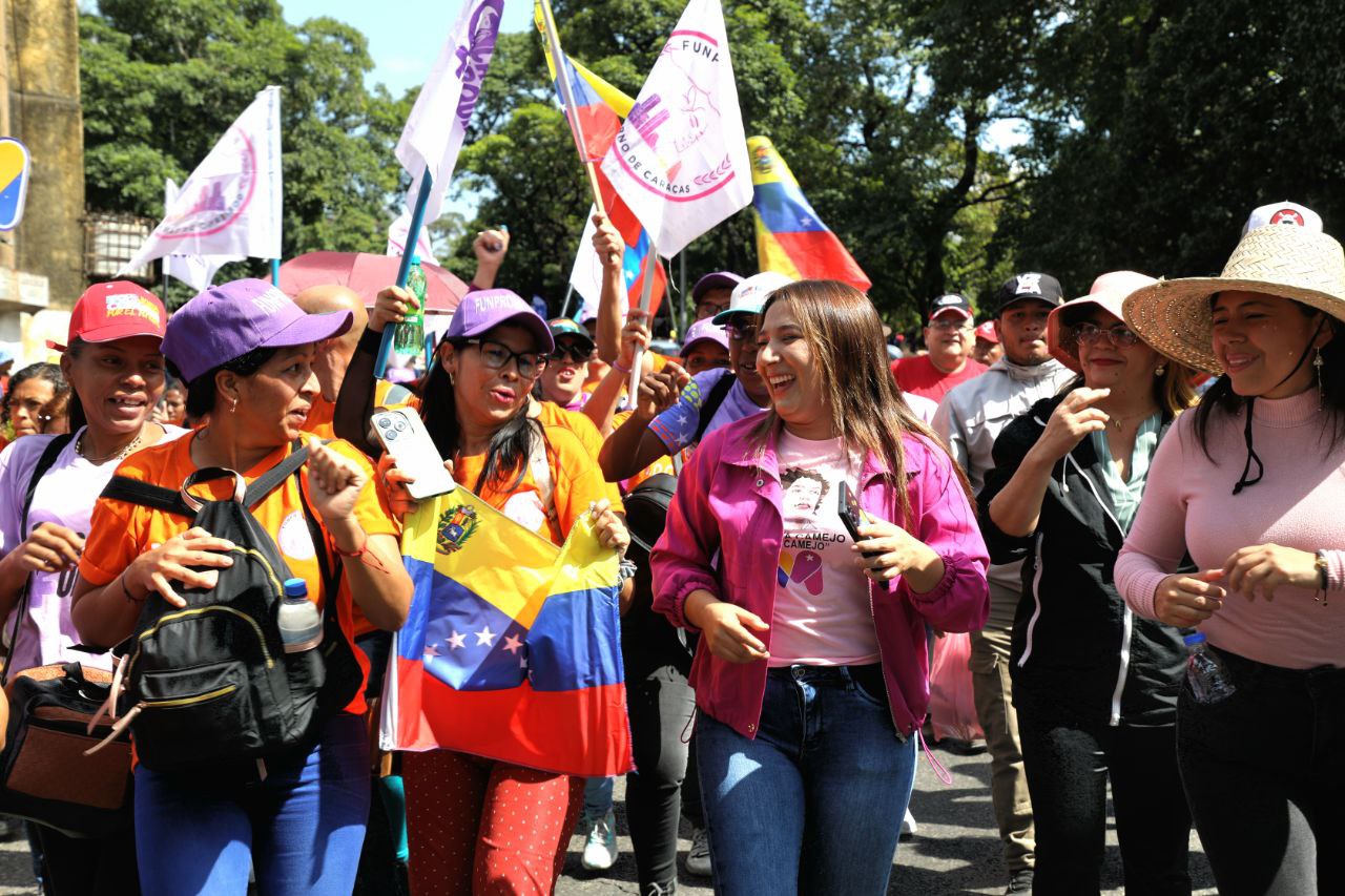 En este momento estás viendo Mujeres revolucionarias lideran marcha en conmemoración de los 36 años del Caracazo