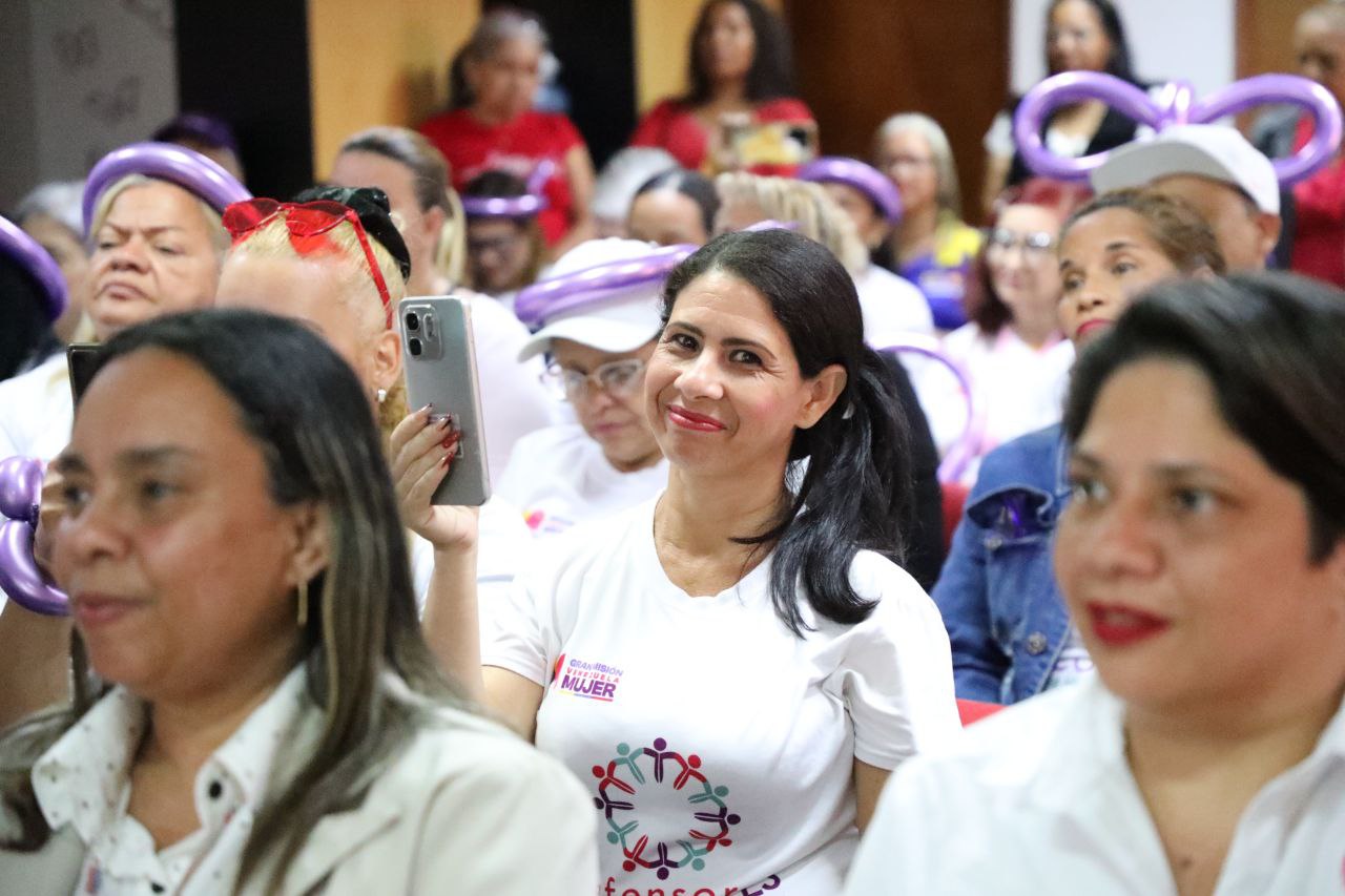 En este momento estás viendo MinMujer fortalece formación de Defensoras Comunales a través de Inamujer