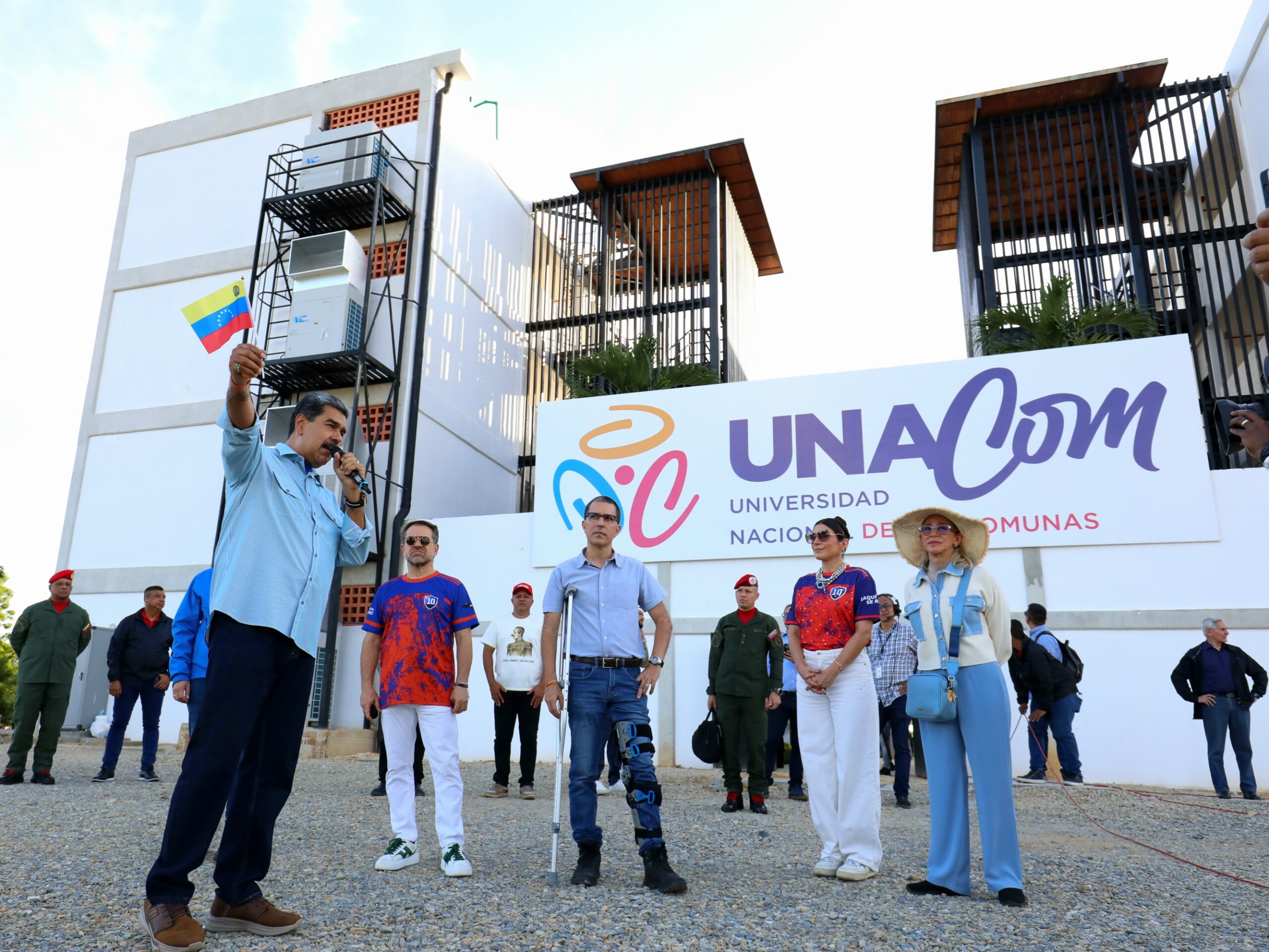Lee más sobre el artículo Presidente Maduro inaugura la Universidad Nacional de las Comunas en Carabobo