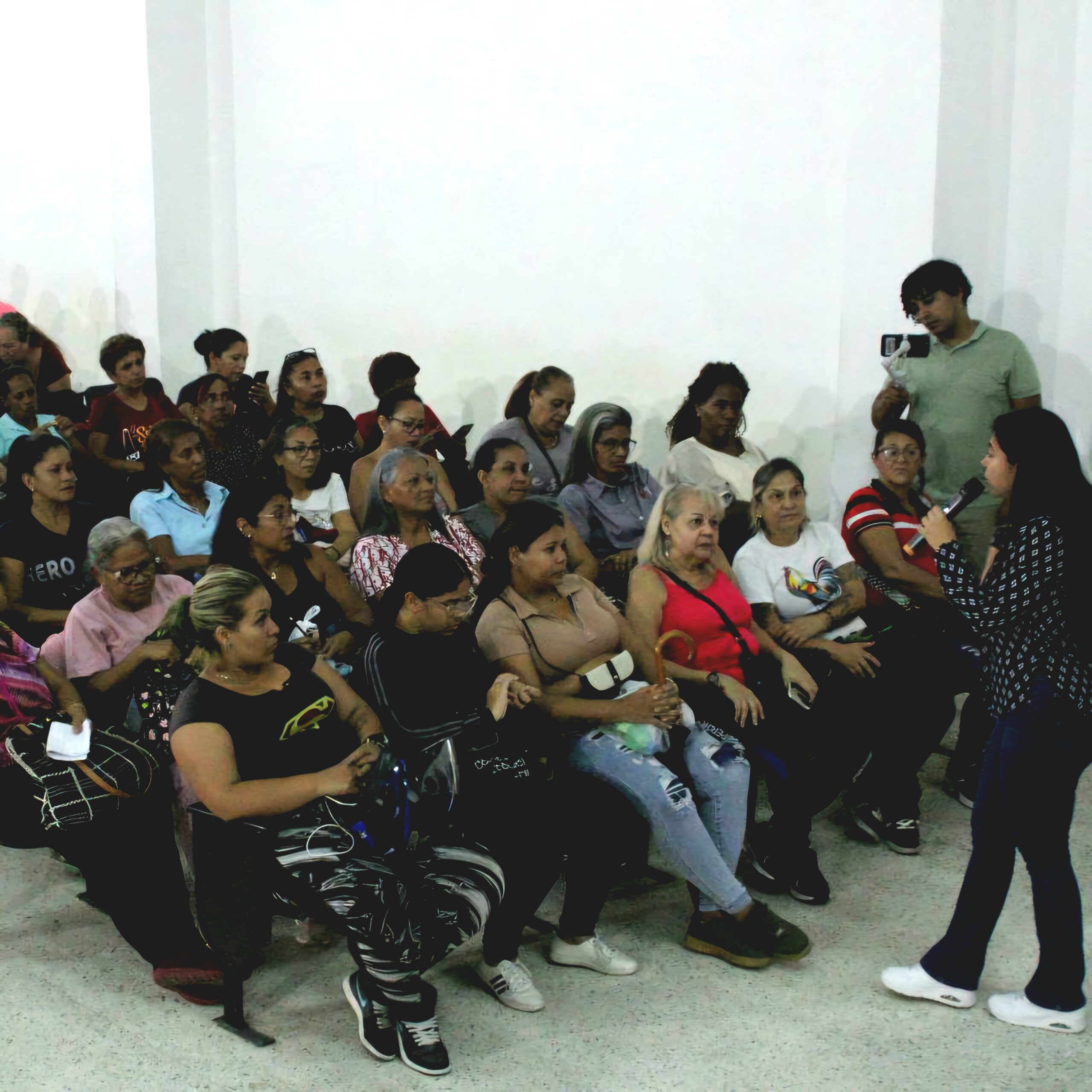 Lee más sobre el artículo GMVM y BanMujer fortalecen el emprendimiento femenino en Caracas con asamblea comunitaria