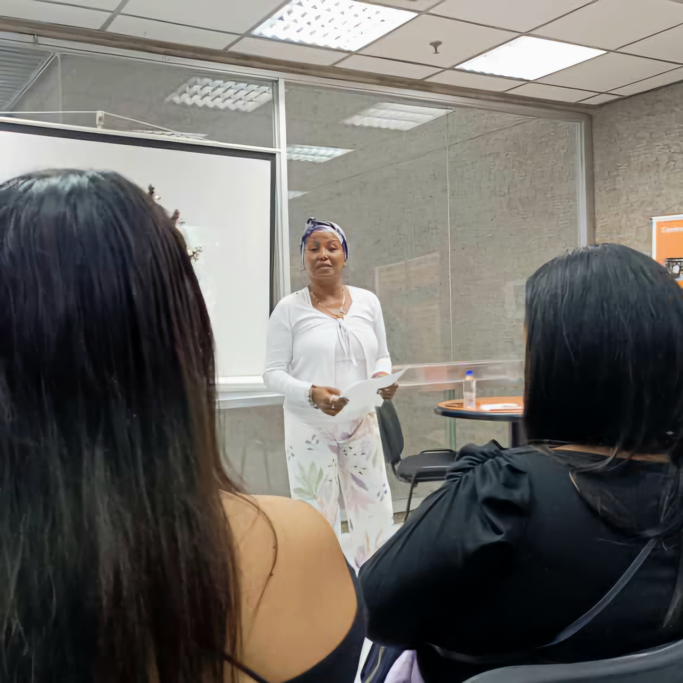 Lee más sobre el artículo MinMujer y MinEducación Universitaria celebran la Afrovenezolaniedad con Cine Foro y formación de líderes