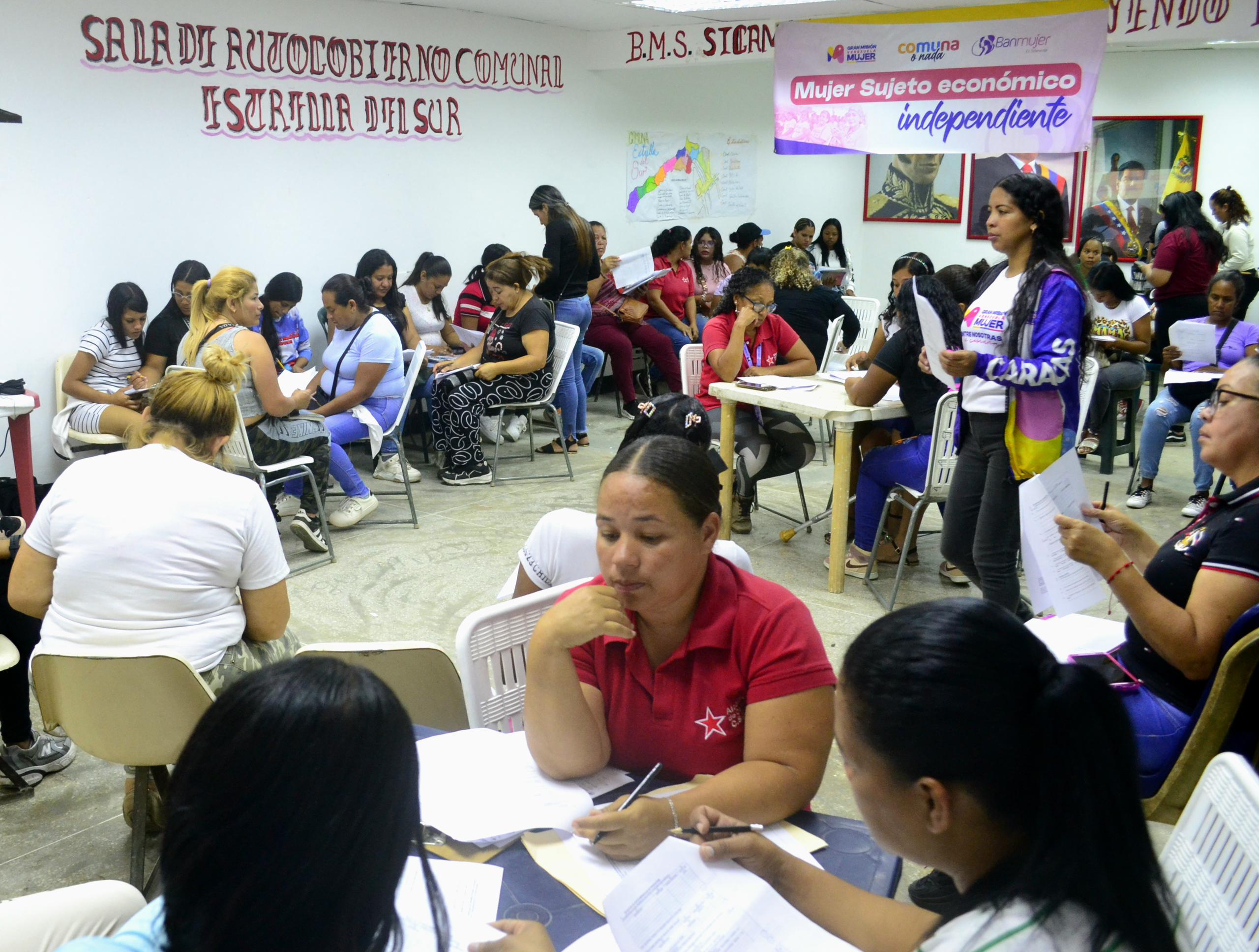 En este momento estás viendo Mujeres de Caracas se forman en elaboración de Proyectos de Inversión en Micro Empresas Solidarias