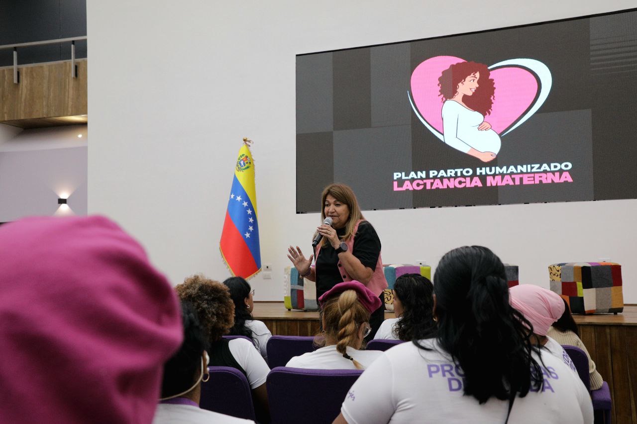 Lee más sobre el artículo Ministerio para la Mujer y promotoras de Parto Humanizado y Lactancia Materna definen estrategias en Caracas