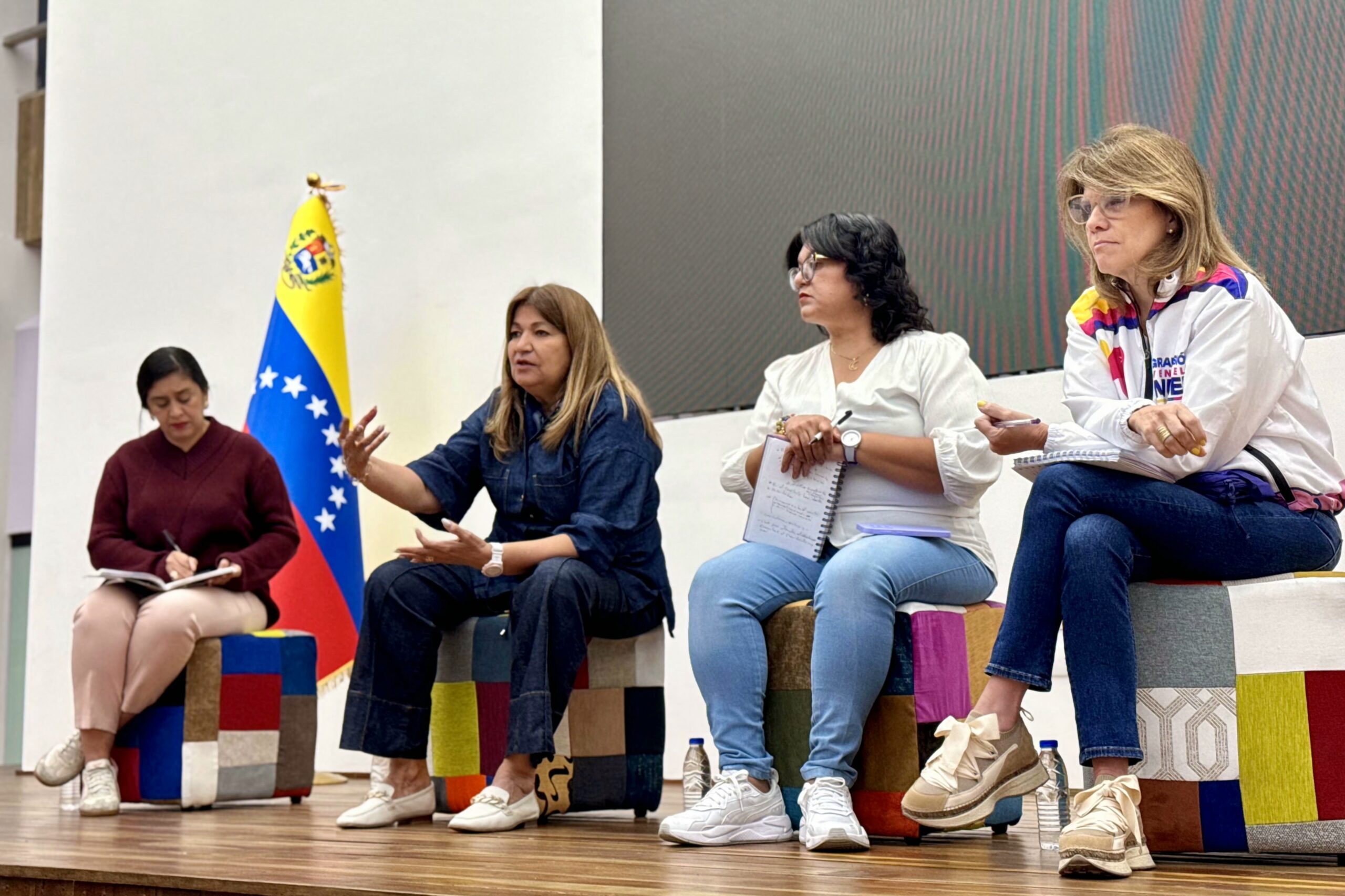 Lee más sobre el artículo Ministra Santaella fortalece organización femenina junto al Gran Movimiento de Movimientos Josefa Joaquina Sánchez
