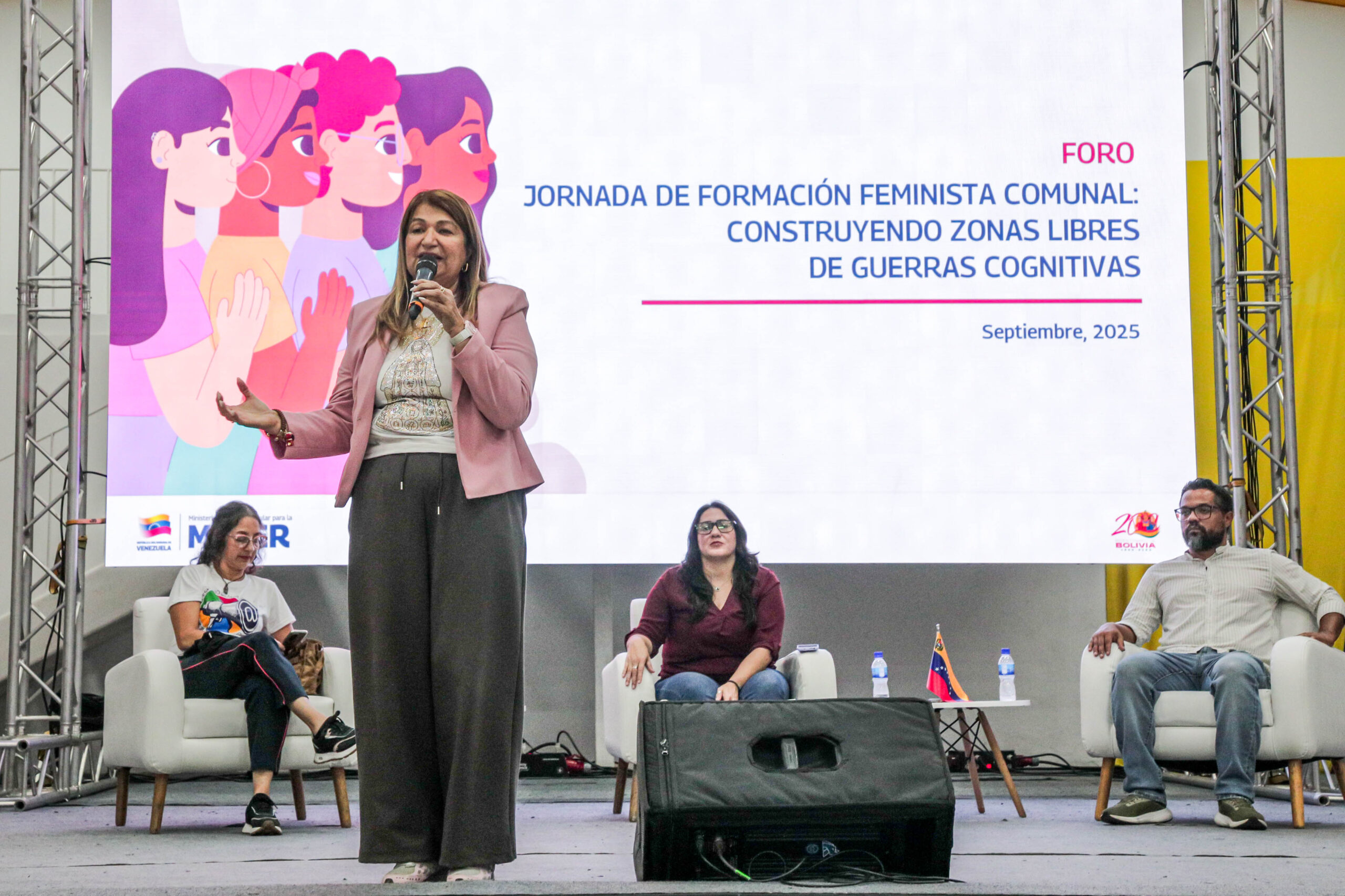 En este momento estás viendo Mujeres de La Guaira se forman para defender la verdad y vencer las guerras cognitivas