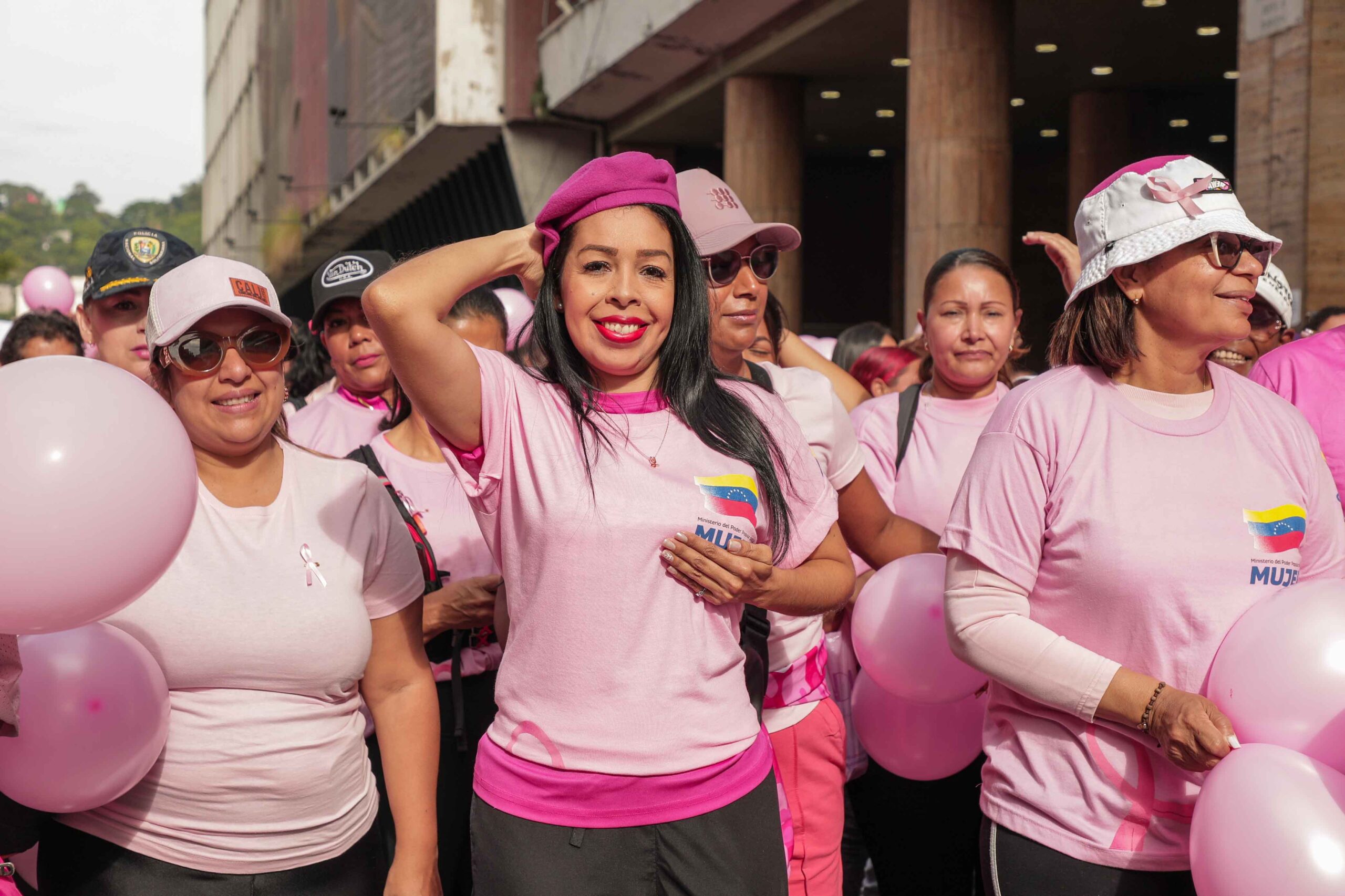 En este momento estás viendo Caracas se vistió de rosa en la Caminata “Todos Somos Rosa”