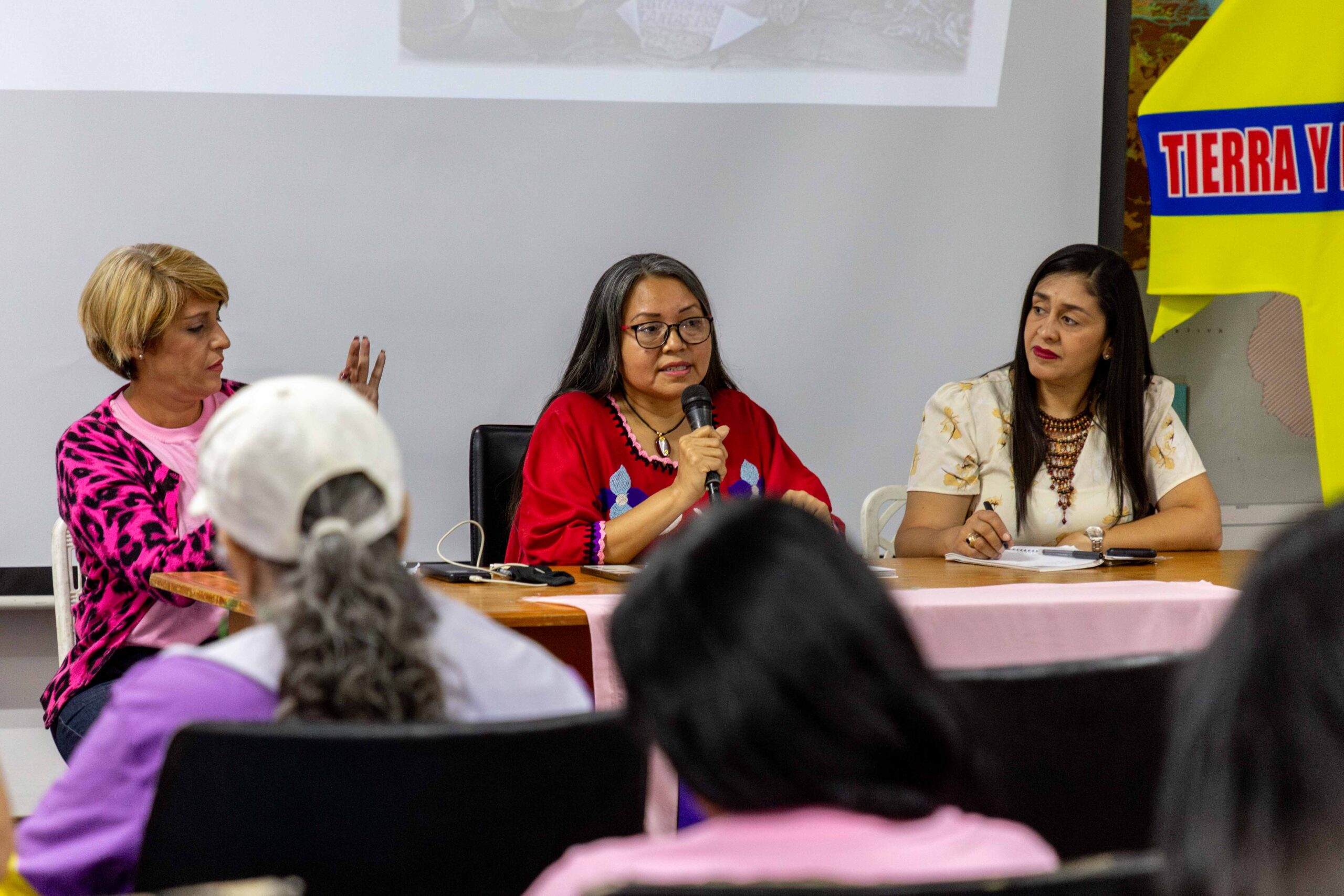 En este momento estás viendo Minmujer realiza conversatorio de la Mujer rural, voz viva, sabiduría ancestral