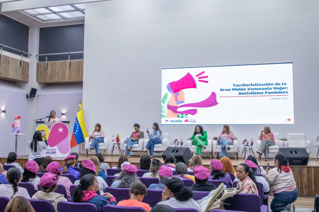 En este momento estás viendo Jornada de formación resaltó la importancia de territorializar la Gran Misión Venezuela Mujer desde la acción feminista