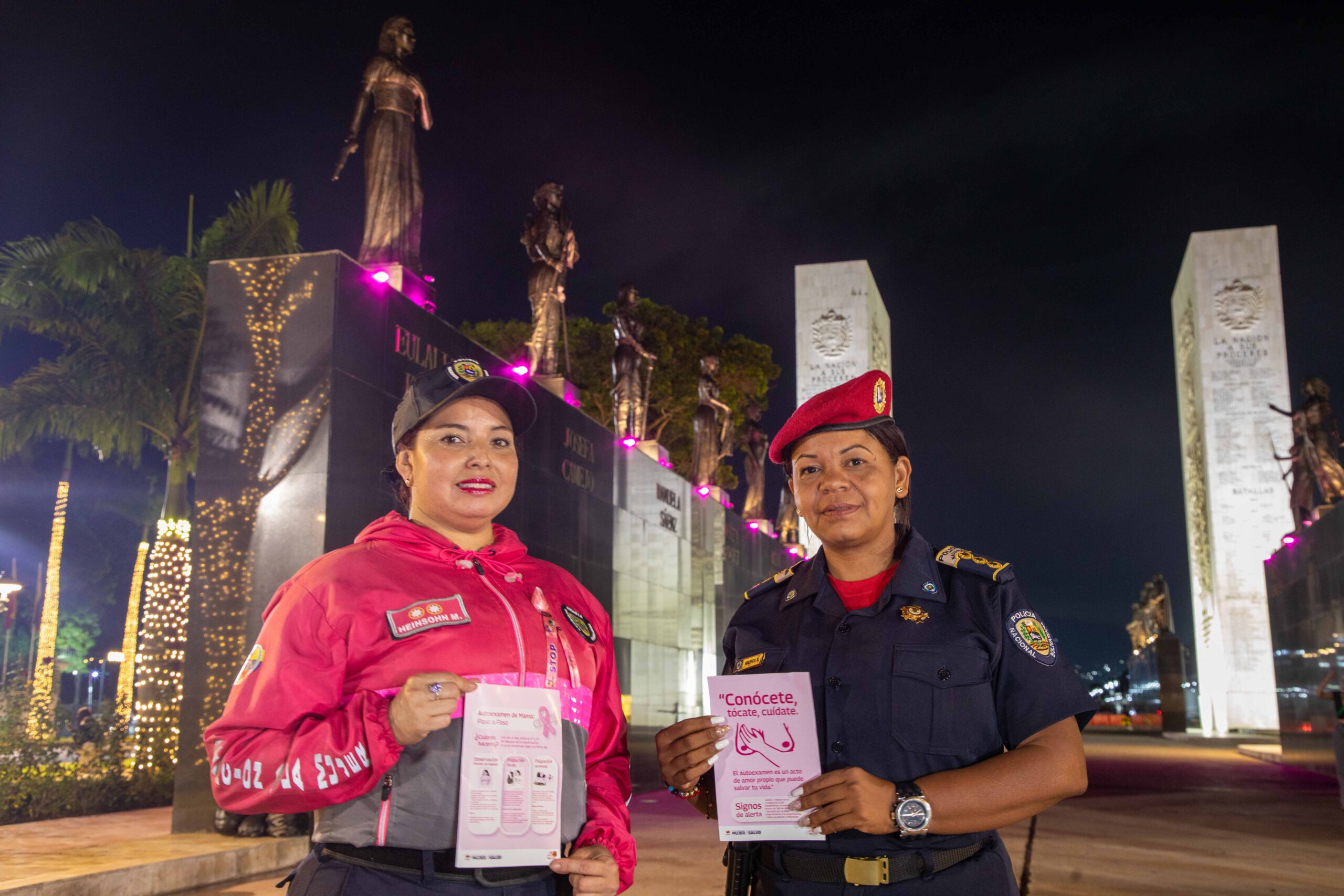 En este momento estás viendo Heroínas en Rosa: Los Próceres se ilumina por la navidad y la lucha vital contra el Cáncer de Mama