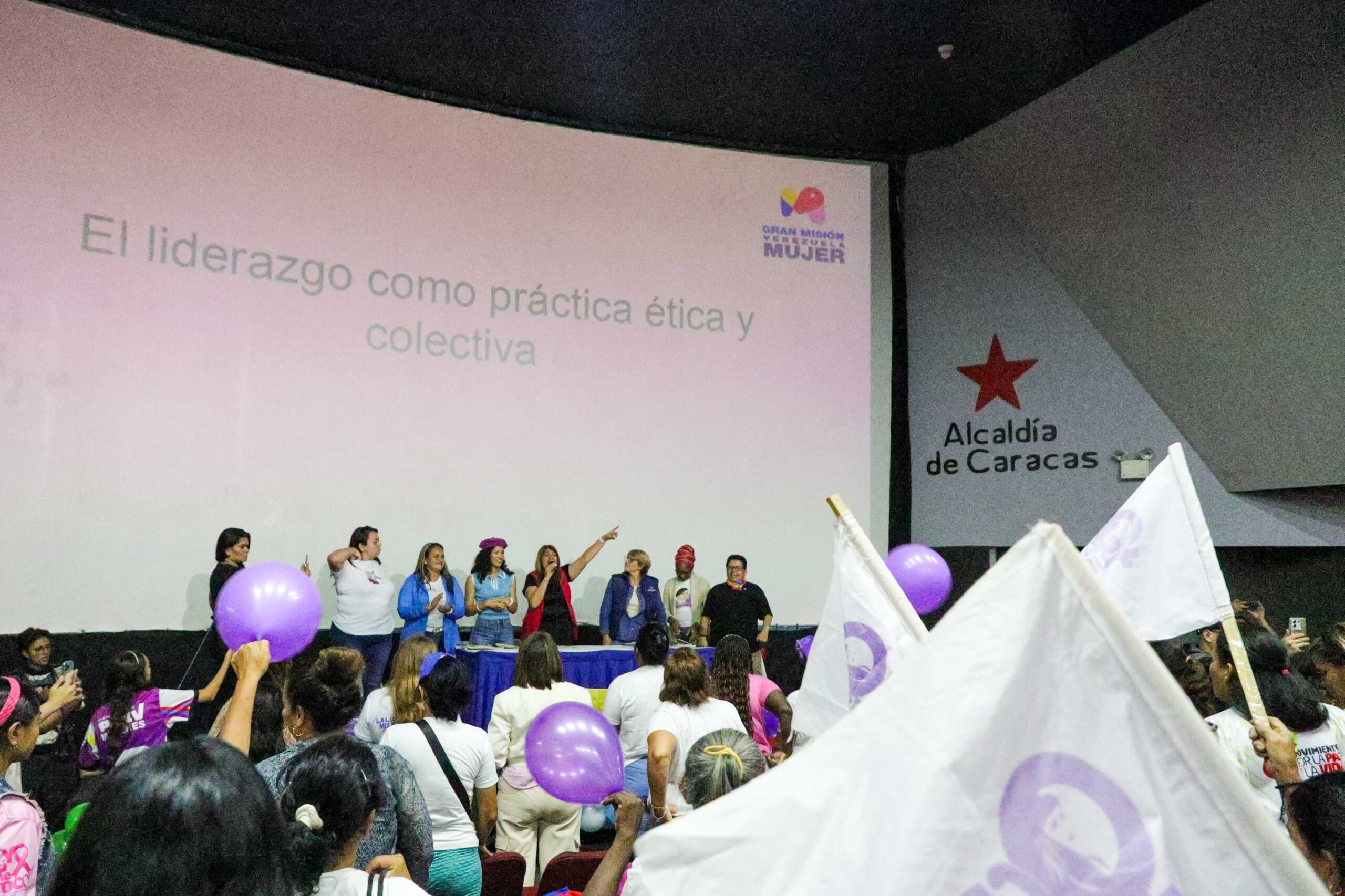 Lee más sobre el artículo Minmujer en una asamblea del proceso Constituyente: Capítulo Mujer para elegir a las  lideresas de base en Caracas