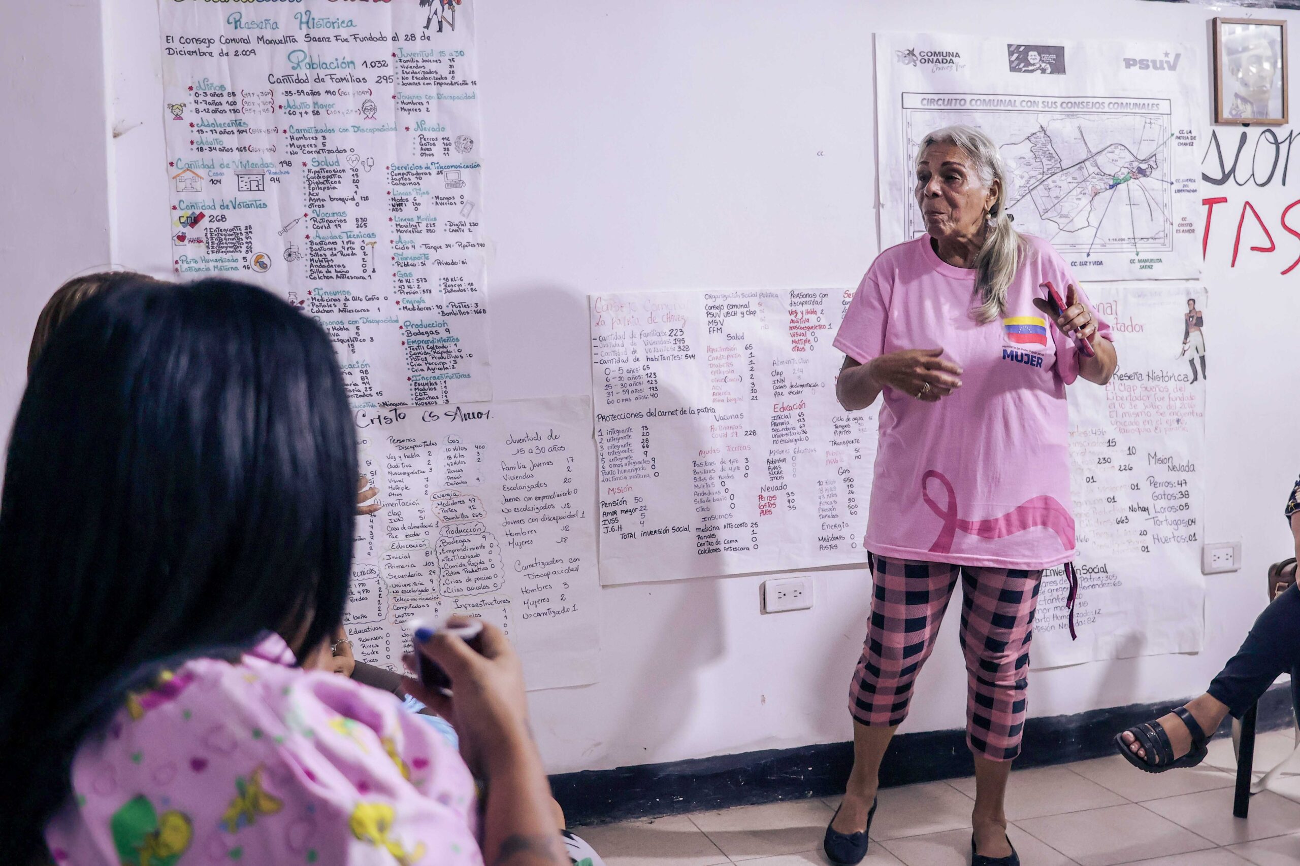 Lee más sobre el artículo MinMujer se despliega en comunidades para orientar sobre la Consulta Popular Comunal del 23 de noviembre