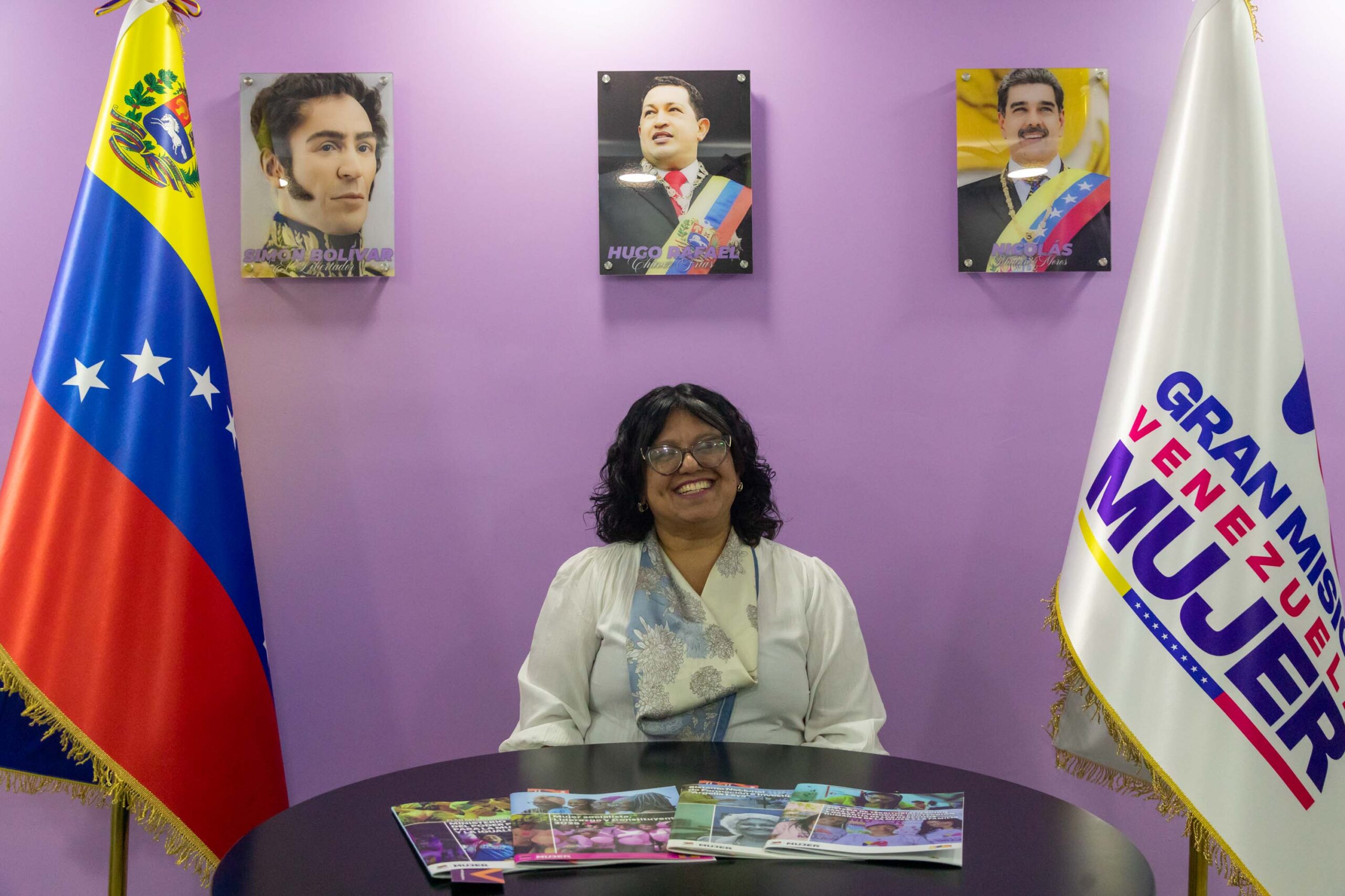 Lee más sobre el artículo «Juntas, vivas, libres y unidas»: Nancy Ortuño presenta balance del Mes Venezuela Violeta en Radio Miraflores