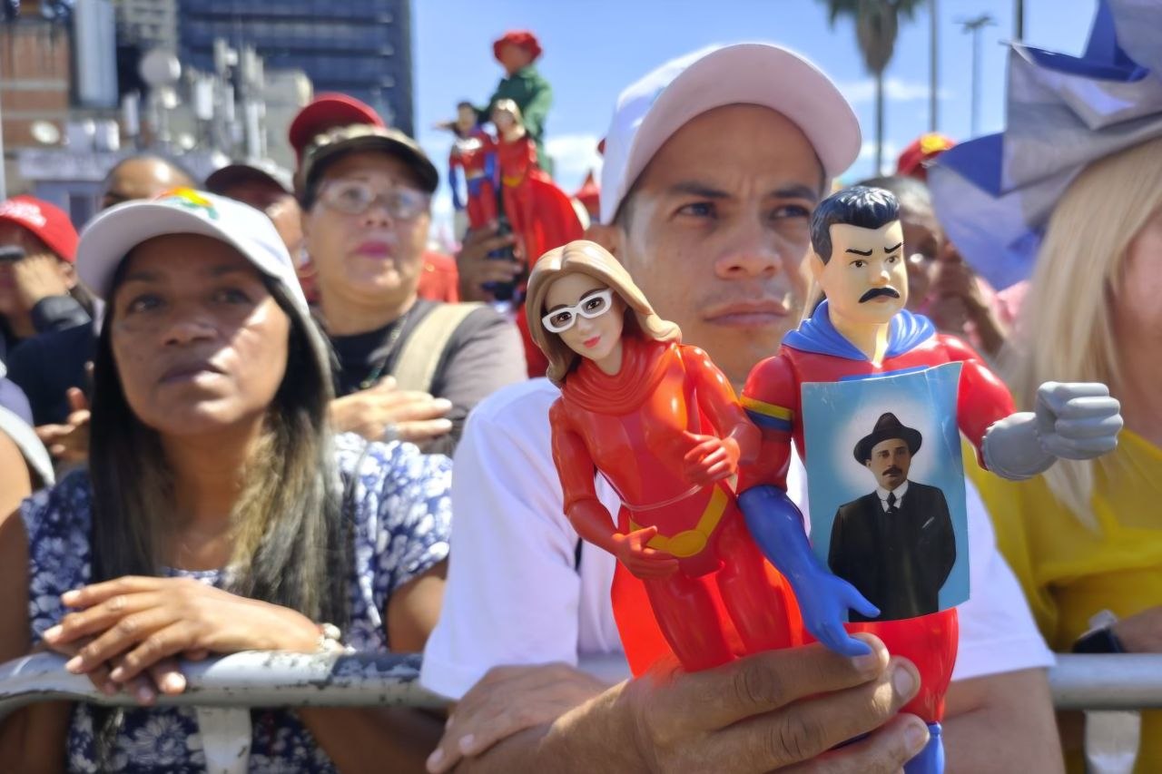 En este momento estás viendo Movimientos sociales se movilizan para exigir la liberación de la primera combatiente Cilia Flores y el presidente Nicolás Maduro