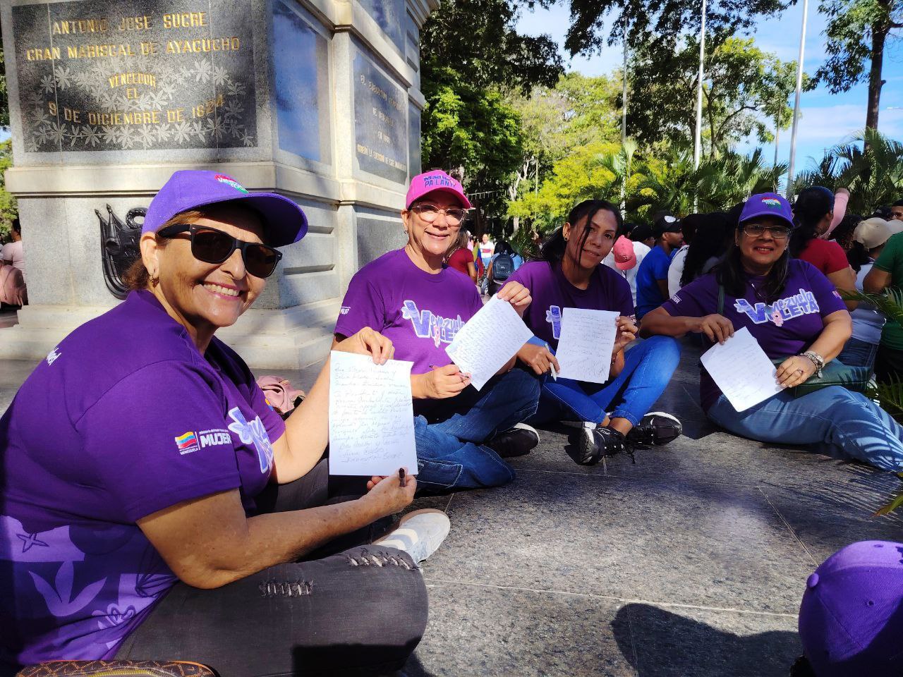 Lee más sobre el artículo Mujeres de Sucre participaron en una jornada de redacción de cartas en apoyo al presidente Maduro