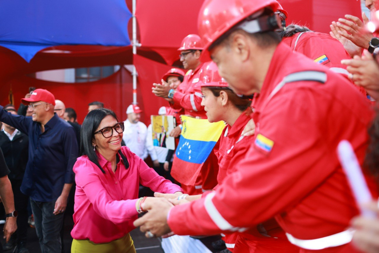 En este momento estás viendo Fuerza laboral petrolera desborda Caracas en respaldo a la soberanía energética de la nación