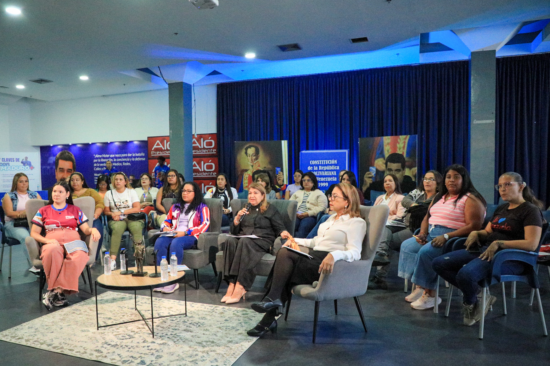 En este momento estás viendo Mujeres del mundo se unen a las fuerzas feministas de Venezuela para exigir el retorno de la primera combatiente Cilia Flores y el presidente Nicolás Maduro