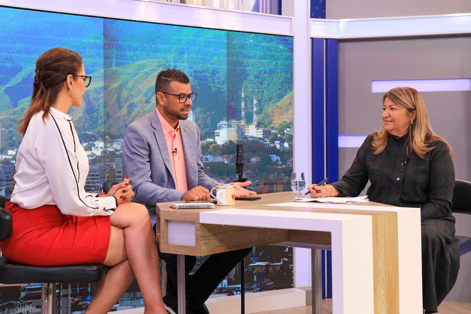 En este momento estás viendo Ministra Yelitze Santaella resalta el papel protagónico y la lealtad de la mujer venezolana en el marco del Marzo Feminista