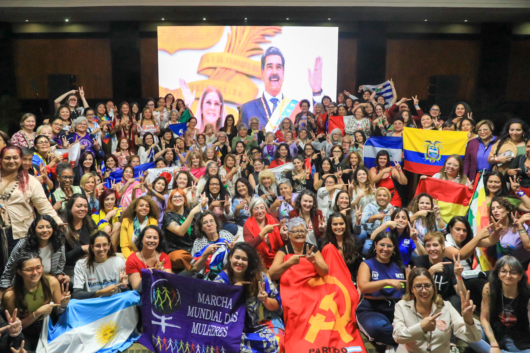 En este momento estás viendo Mujeres de 22 países exigen en Venezuela la liberación de Cilia Flores y Nicolás Maduro bajo las banderas del feminismo antiimperialista