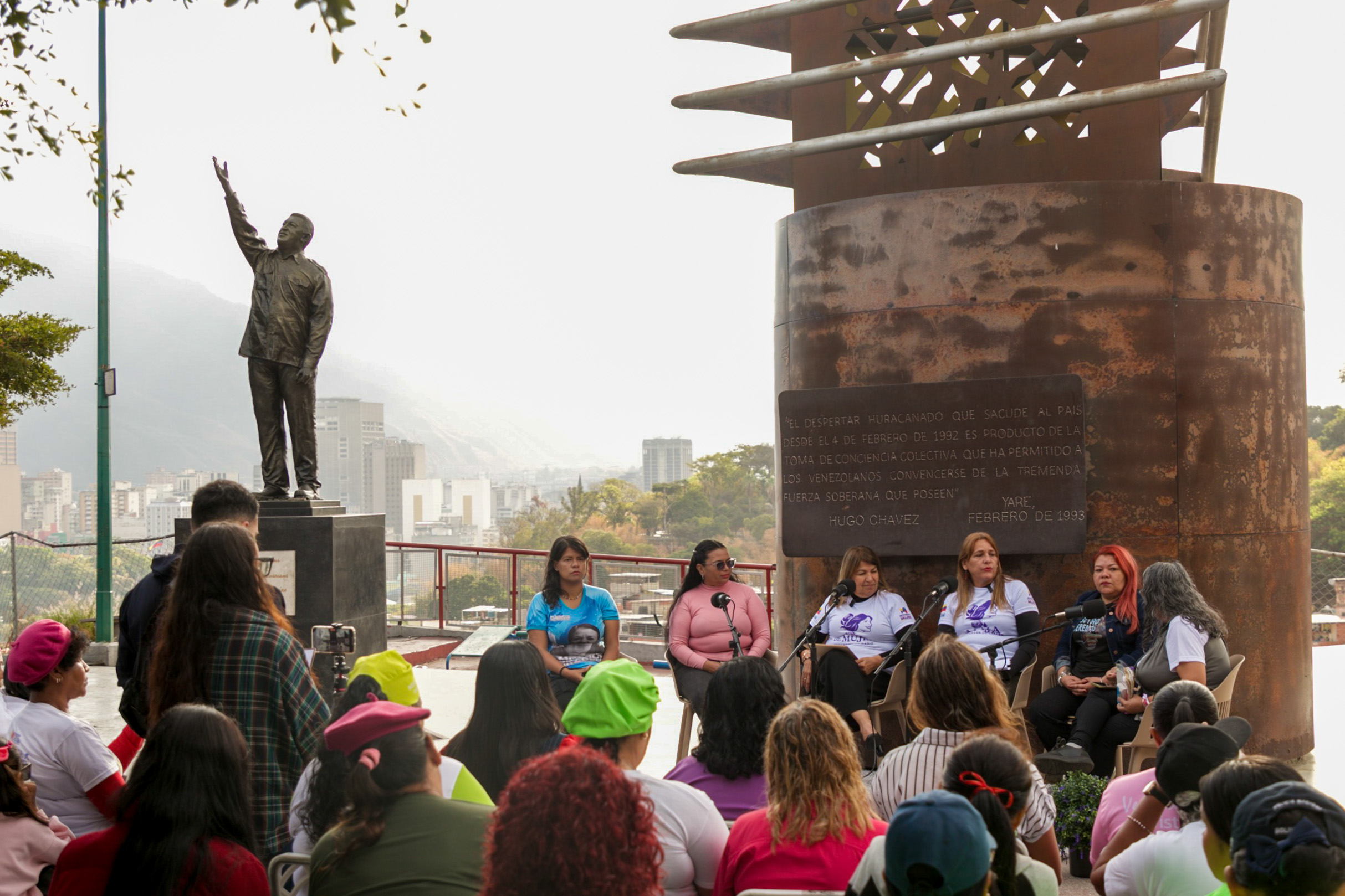 Lee más sobre el artículo Mujeres del 23 de Enero ratifican su compromiso con el Poder Popular tras histórica Consulta Nacional del 8M