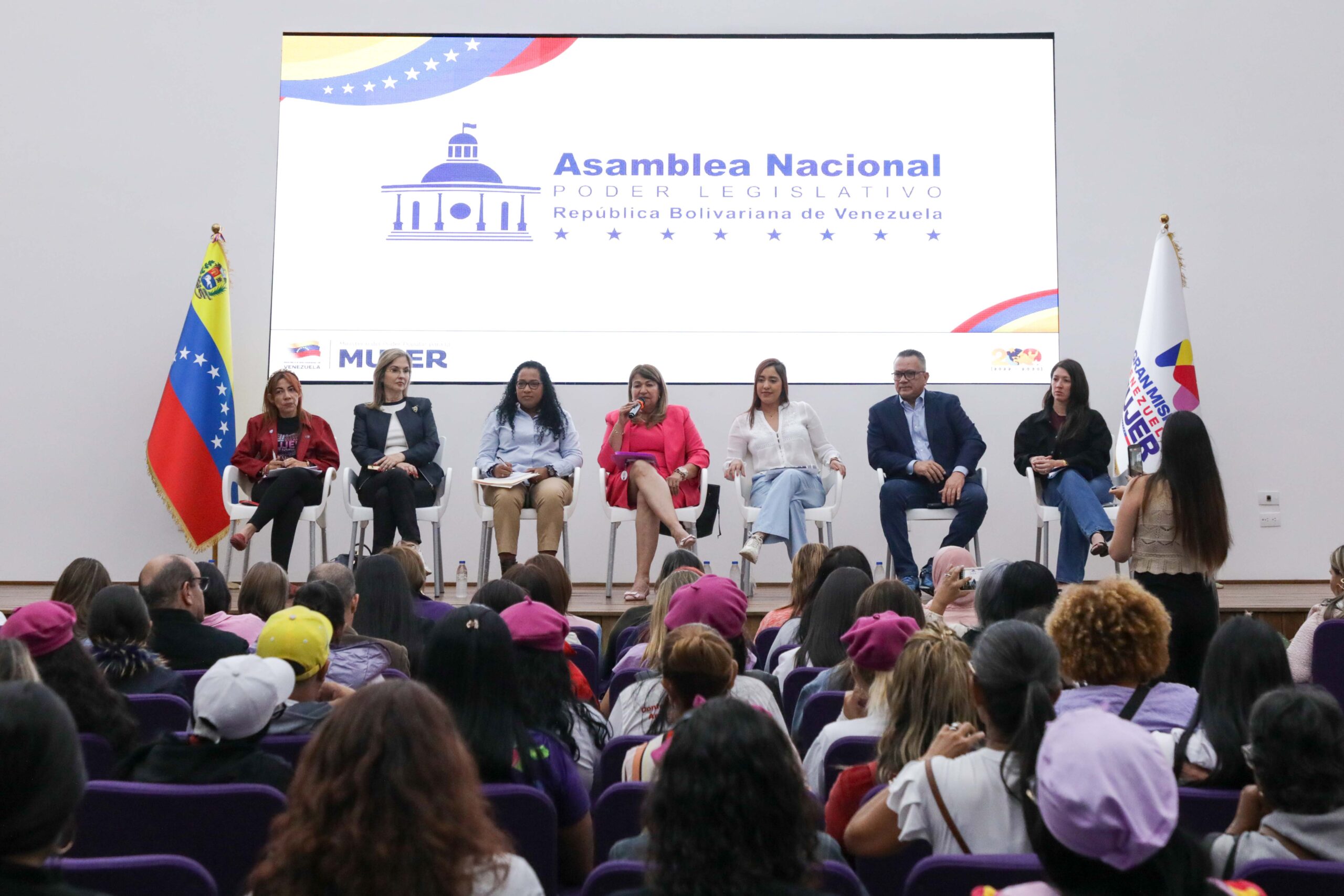 Lee más sobre el artículo Mujeres venezolanas se unen en Caracas para blindar sus derechos mediante nueva Ley Orgánica