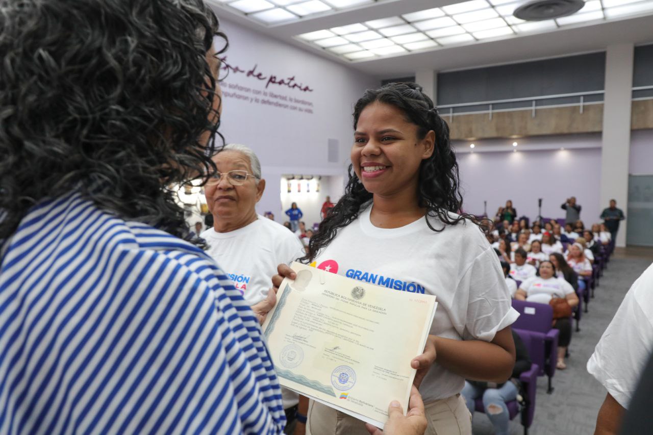 En este momento estás viendo Más de 31 mil mujeres consolidan su soberanía cognitiva para la independencia nacional