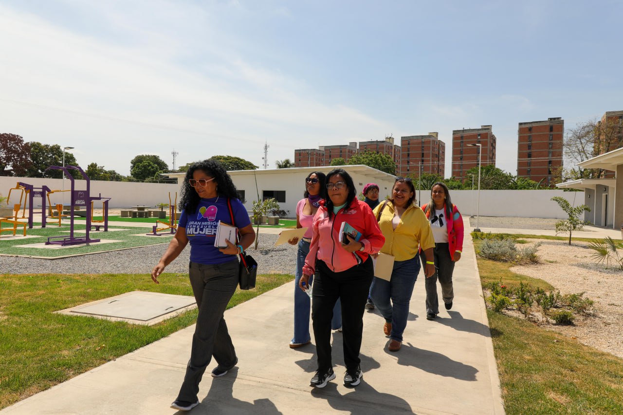 En este momento estás viendo Escuela Internacional «Nora Castañeda» consolida vanguardia feminista con seminario de liderazgo comunal