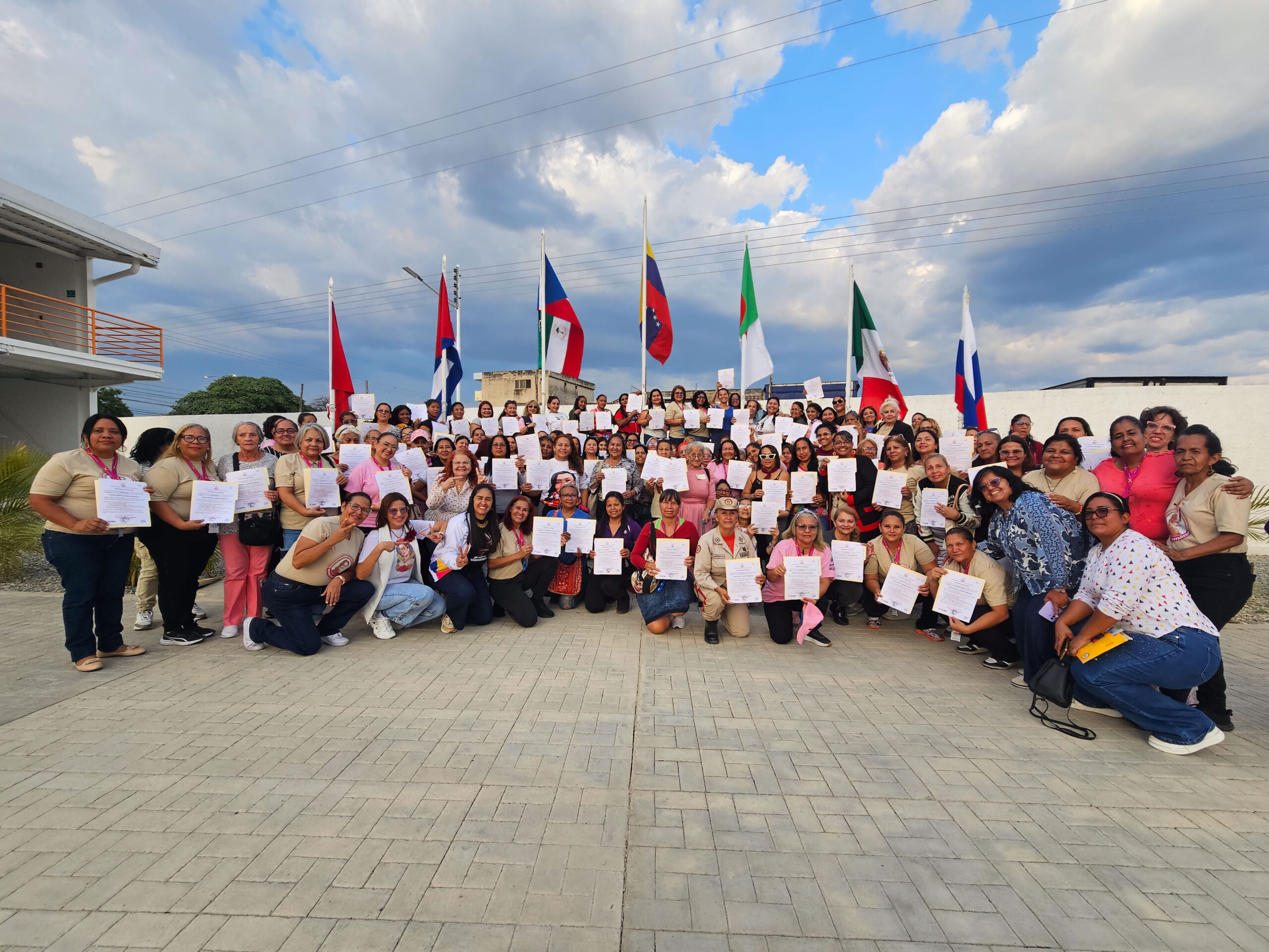 Lee más sobre el artículo Formación y salud integral: Lideresas de base fortalecen su bienestar y capacidades en la Escuela «Nora Castañeda»