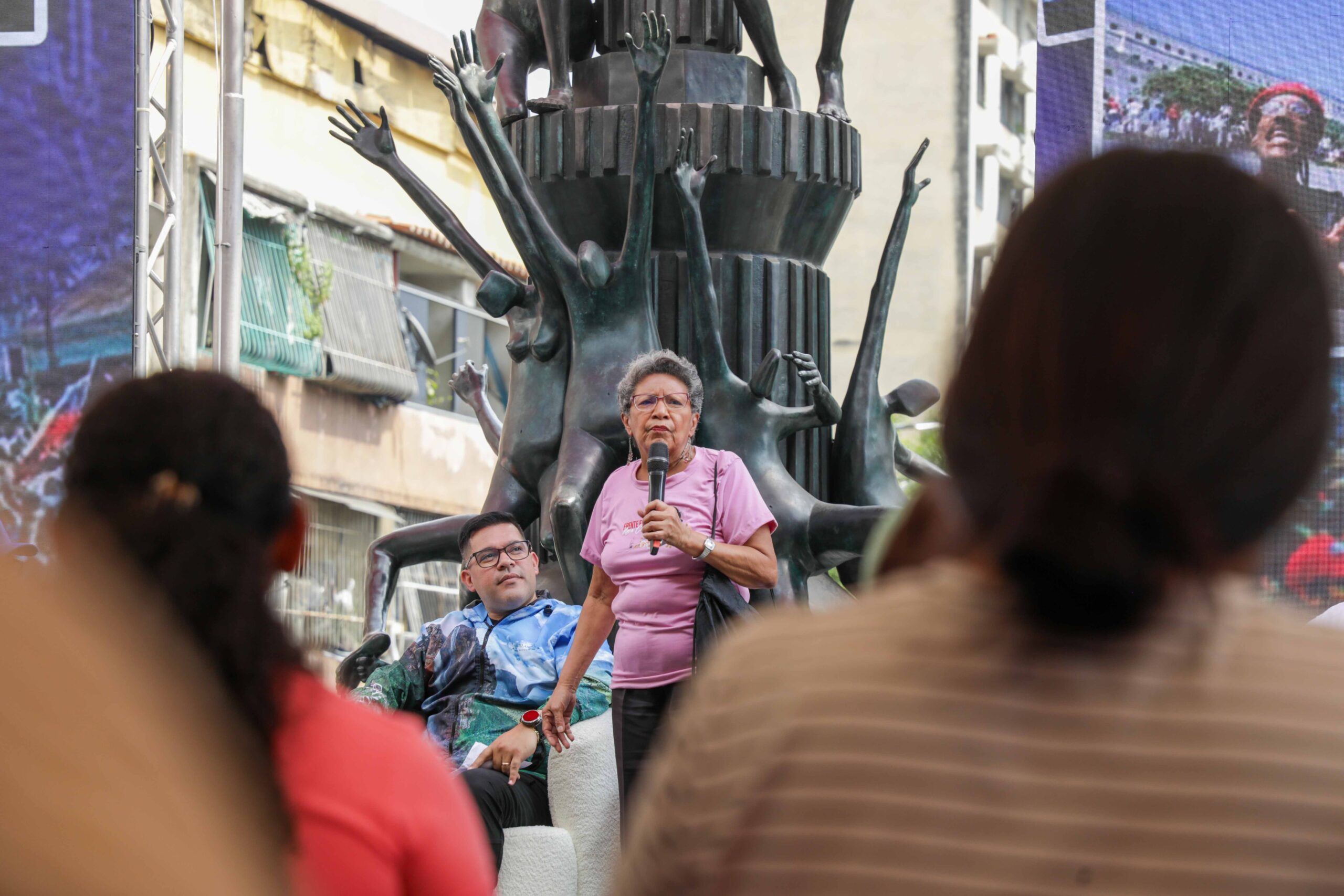 Lee más sobre el artículo Mujeres de abril: Testimonios de la victoria popular que rescató la democracia en 2002