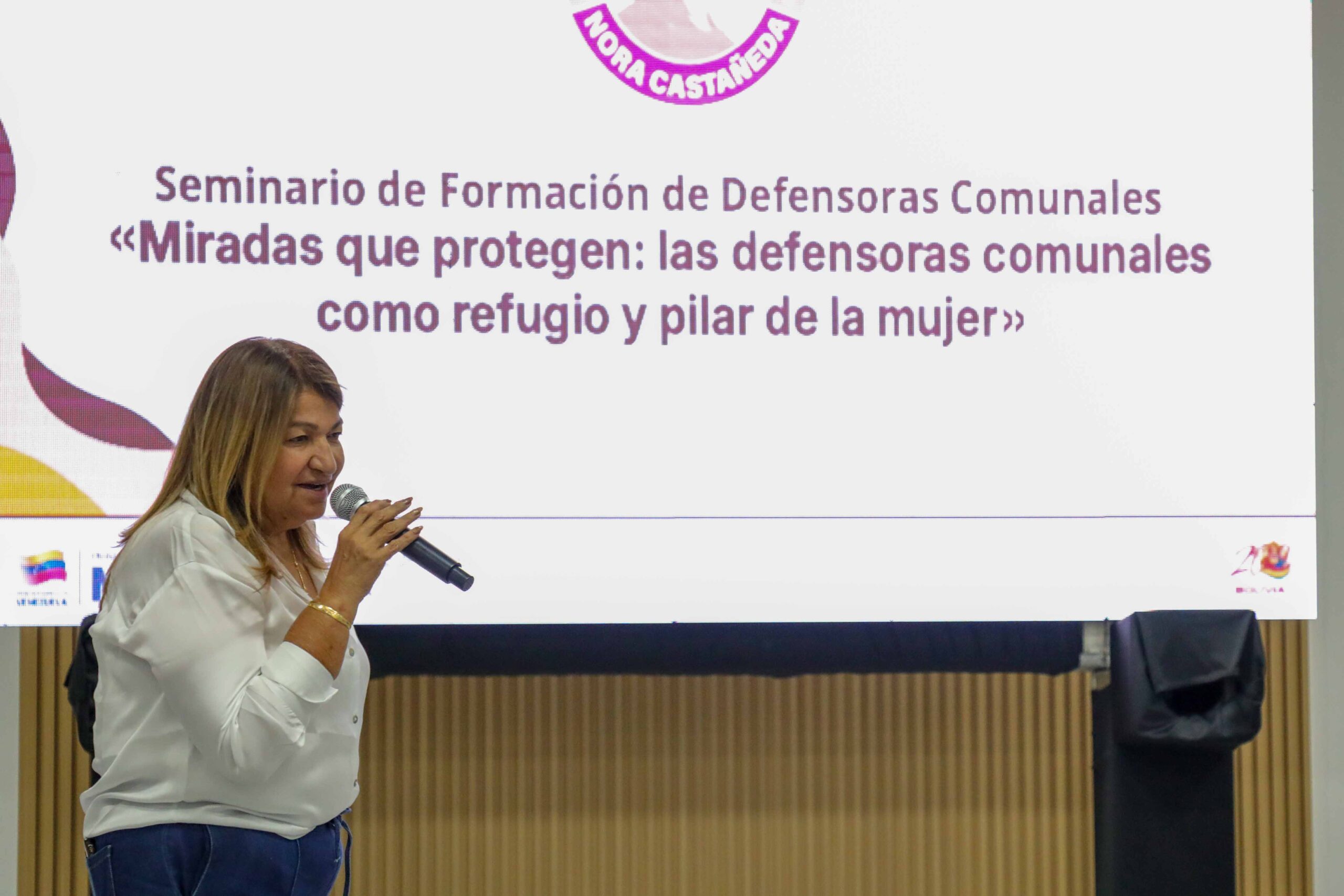 En este momento estás viendo Defensoras Comunales culminan Seminario «Miradas que protegen» para fortalecer la prevención de la violencia de género en el territorio