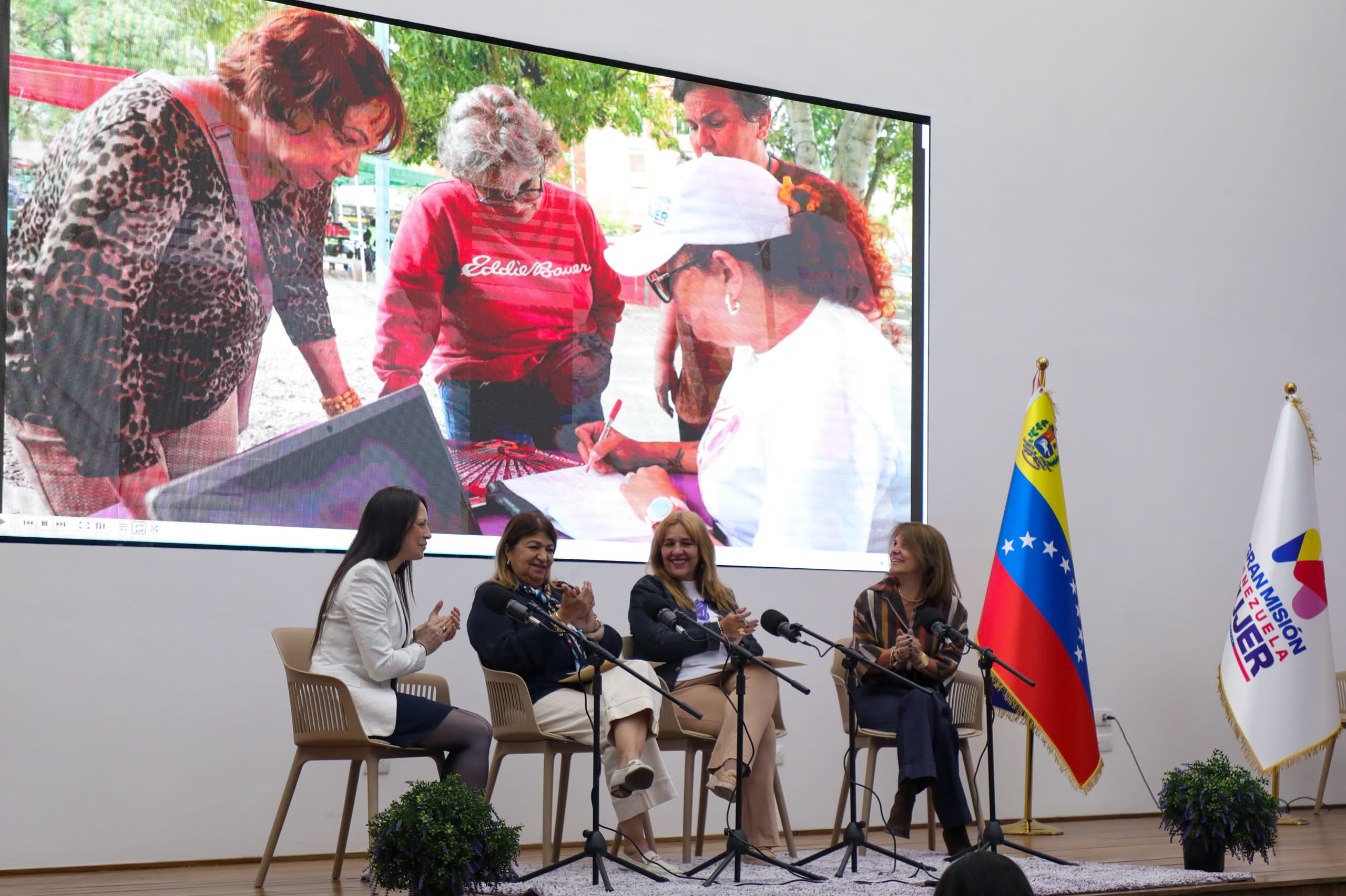 En este momento estás viendo Desde el programa «Alma de Mujer», ministra Santaella rinde balance de salud e impulsa el Parto Humanizado