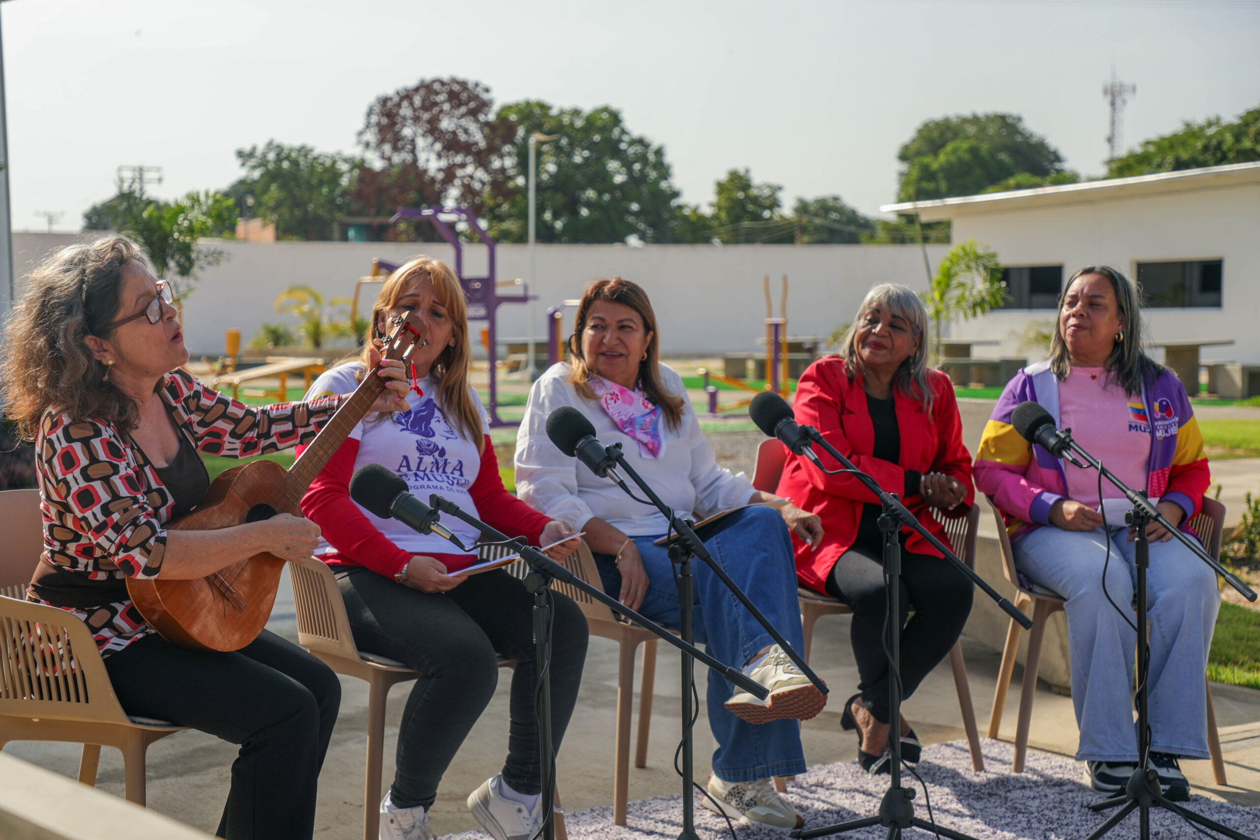 Lee más sobre el artículo Alma de Mujer: Seminario «Miradas que protegen» fortalece la red de defensoras comunales desde las bases territoriales