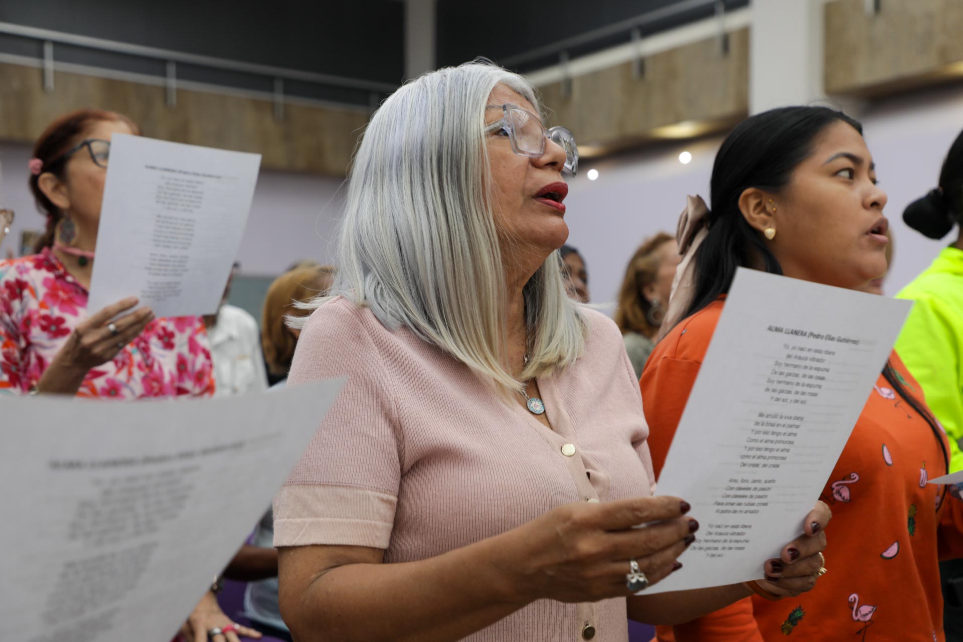 Lee más sobre el artículo MinMujer realizó talleres de canto popular y danza tradicional como parte del Festival «Alegría con Nombre de Mujer»
